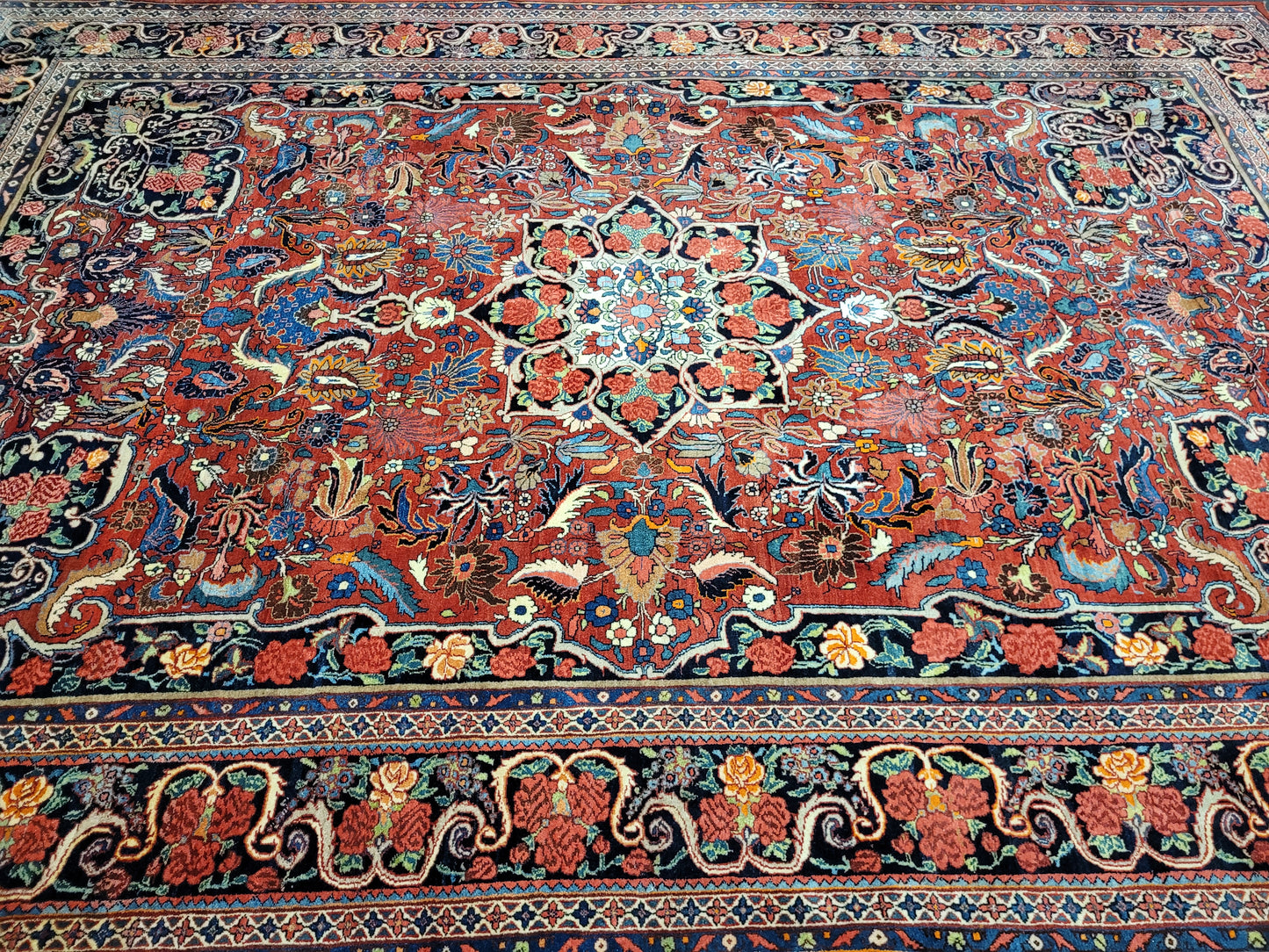 Bidjar Teppich 370x260 cm florales Rosenmuster kräftige Wolle