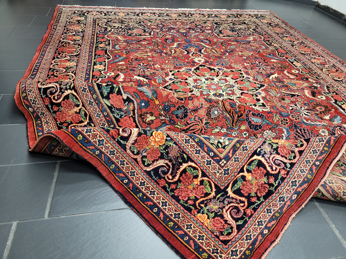 Bidjar Teppich 370x260 cm florales Rosenmuster kräftige Wolle