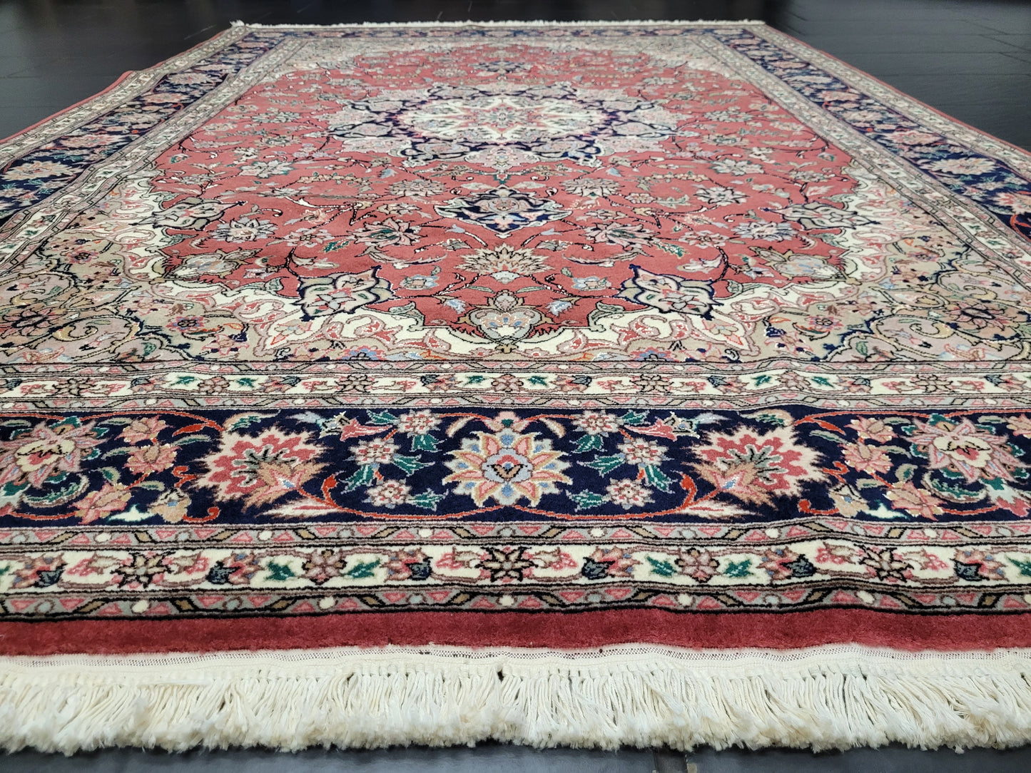 Täbriz Teppich 250x170 cm feine Korkwolle mit Seide Medaillonmuster