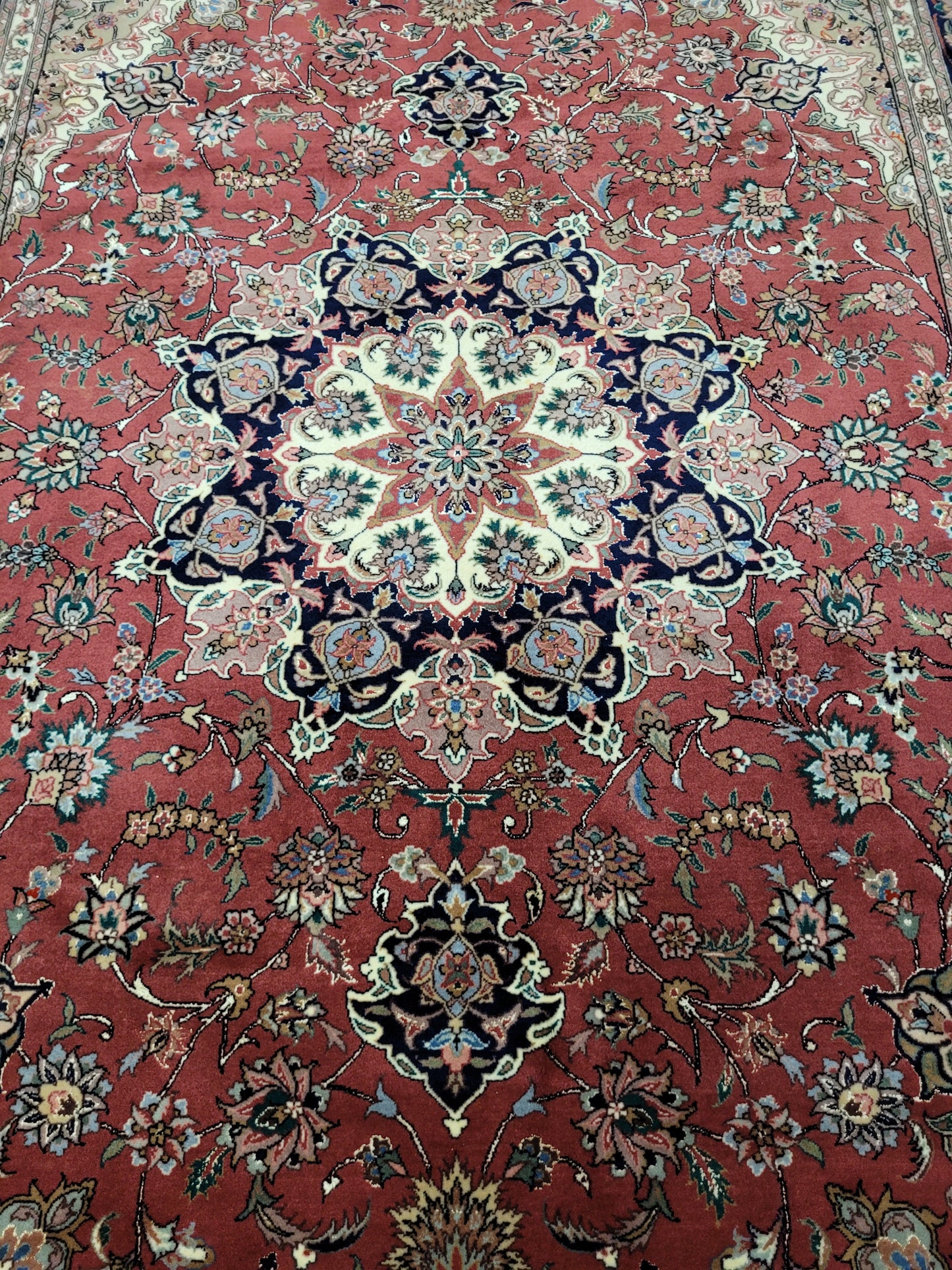 Täbriz Teppich 250x170 cm feine Korkwolle mit Seide Medaillonmuster