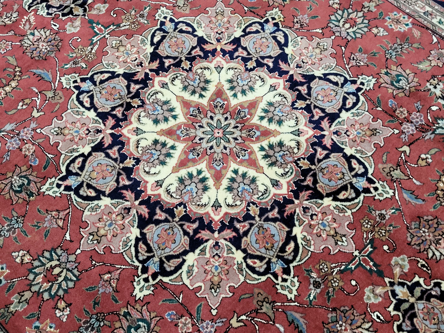 Täbriz Teppich 250x170 cm feine Korkwolle mit Seide Medaillonmuster