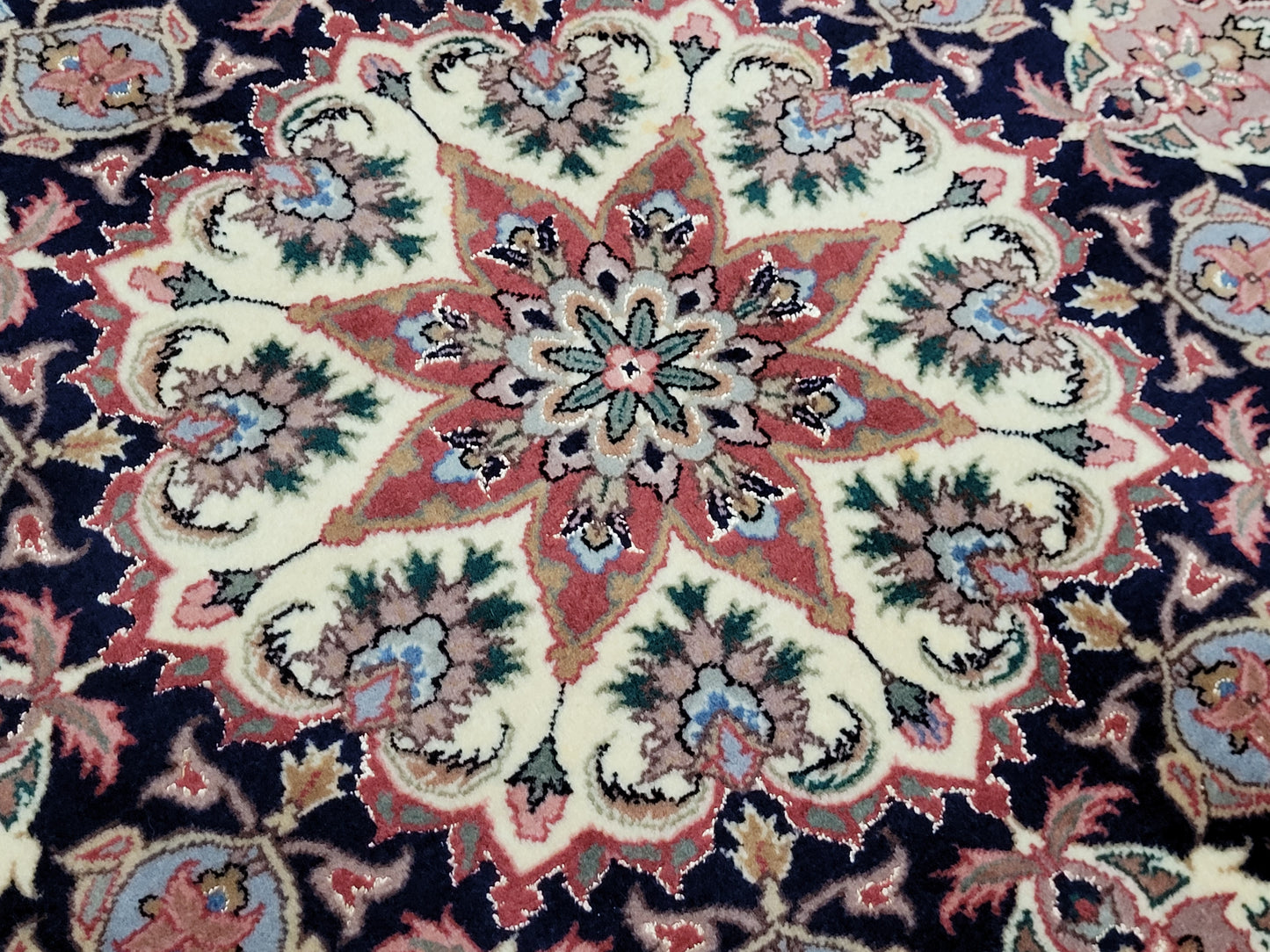 Täbriz Teppich 250x170 cm feine Korkwolle mit Seide Medaillonmuster