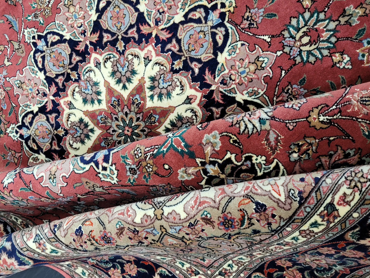 Täbriz Teppich 250x170 cm feine Korkwolle mit Seide Medaillonmuster