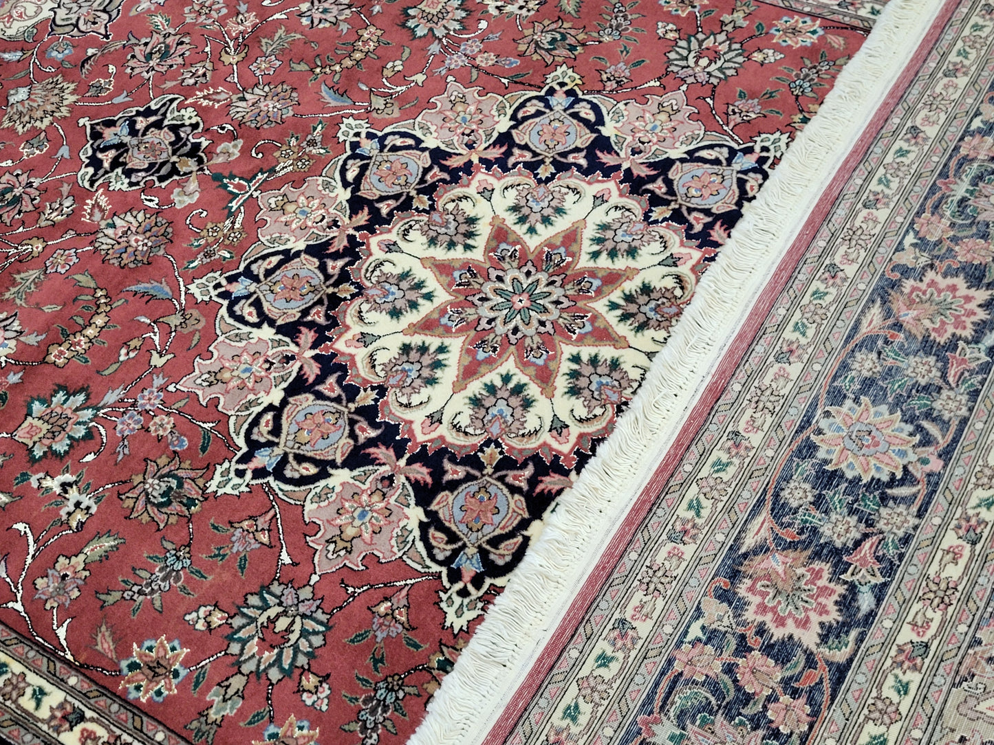 Täbriz Teppich 250x170 cm feine Korkwolle mit Seide Medaillonmuster