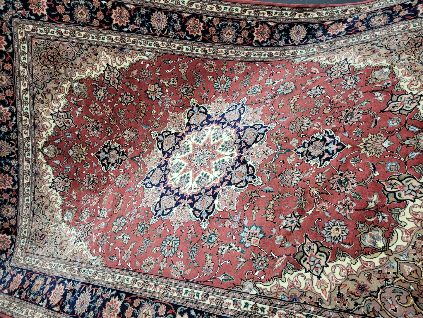 Täbriz Teppich 250x170 cm feine Korkwolle mit Seide Medaillonmuster