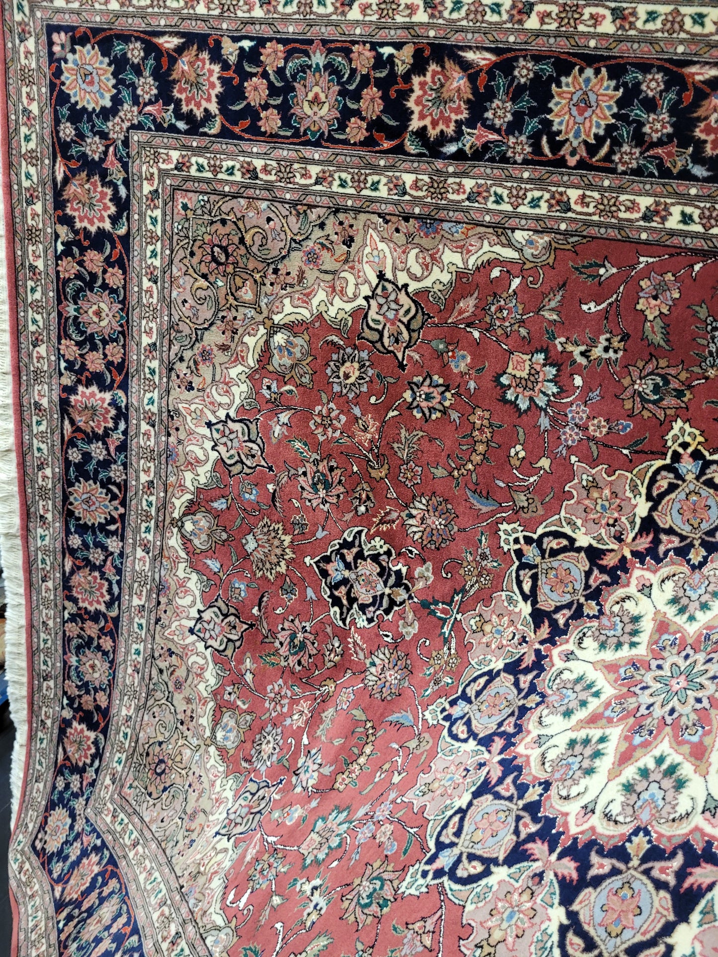 Täbriz Teppich 250x170 cm feine Korkwolle mit Seide Medaillonmuster