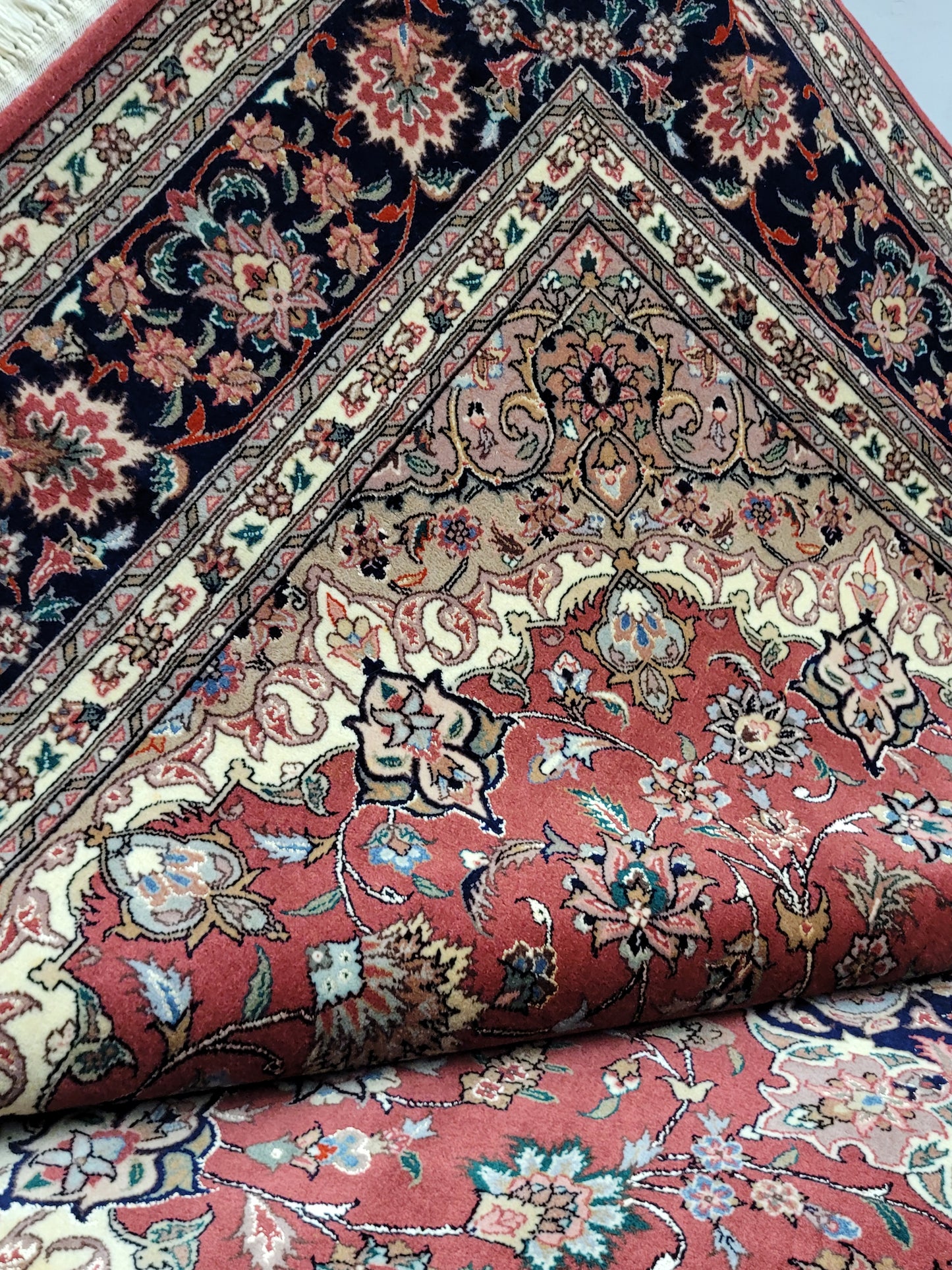 Täbriz Teppich 250x170 cm feine Korkwolle mit Seide Medaillonmuster