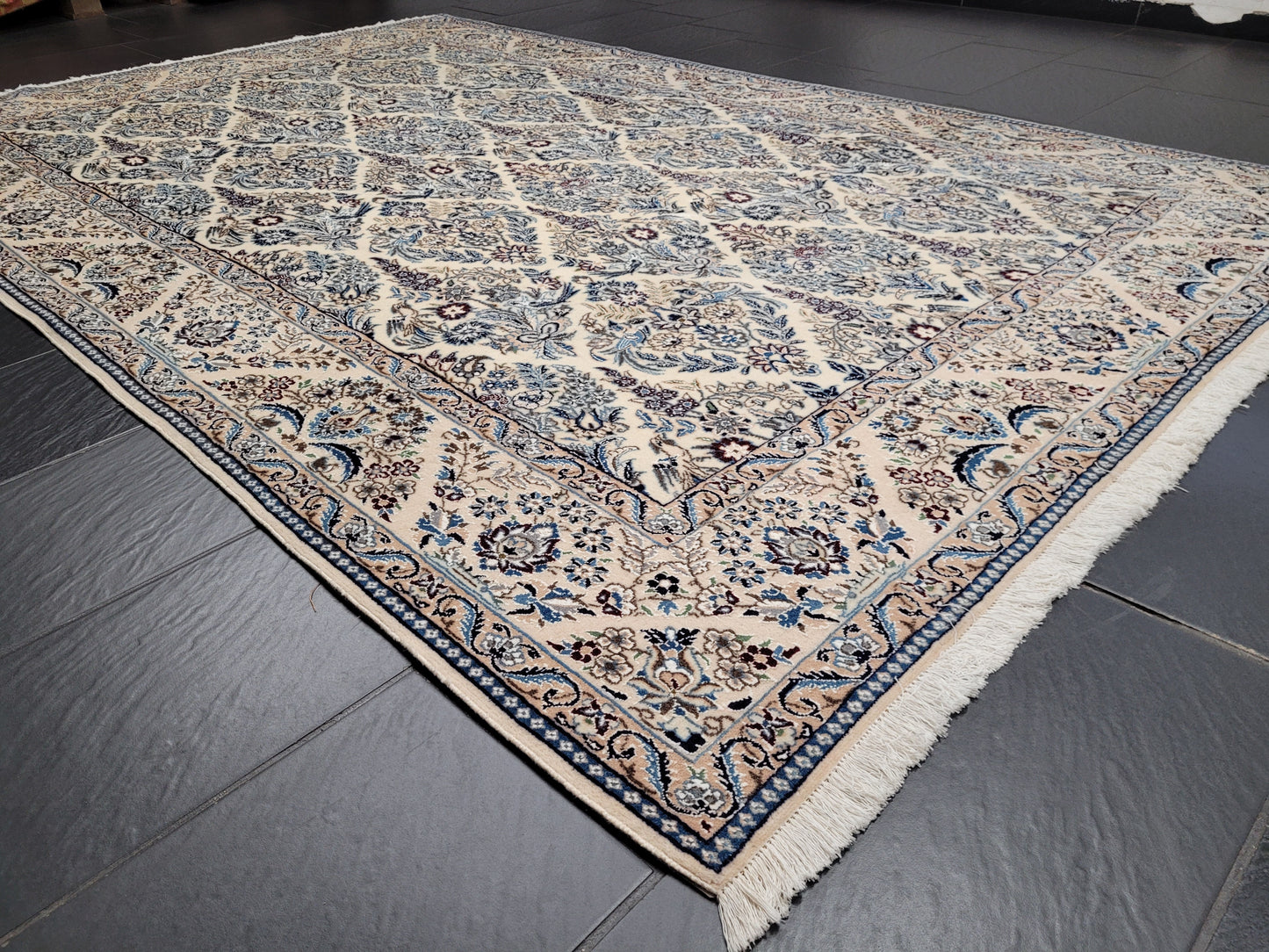Nain Teppich 300x200 cm feine Korkwolle mit Seide – Vogel- und Blumenmotiv