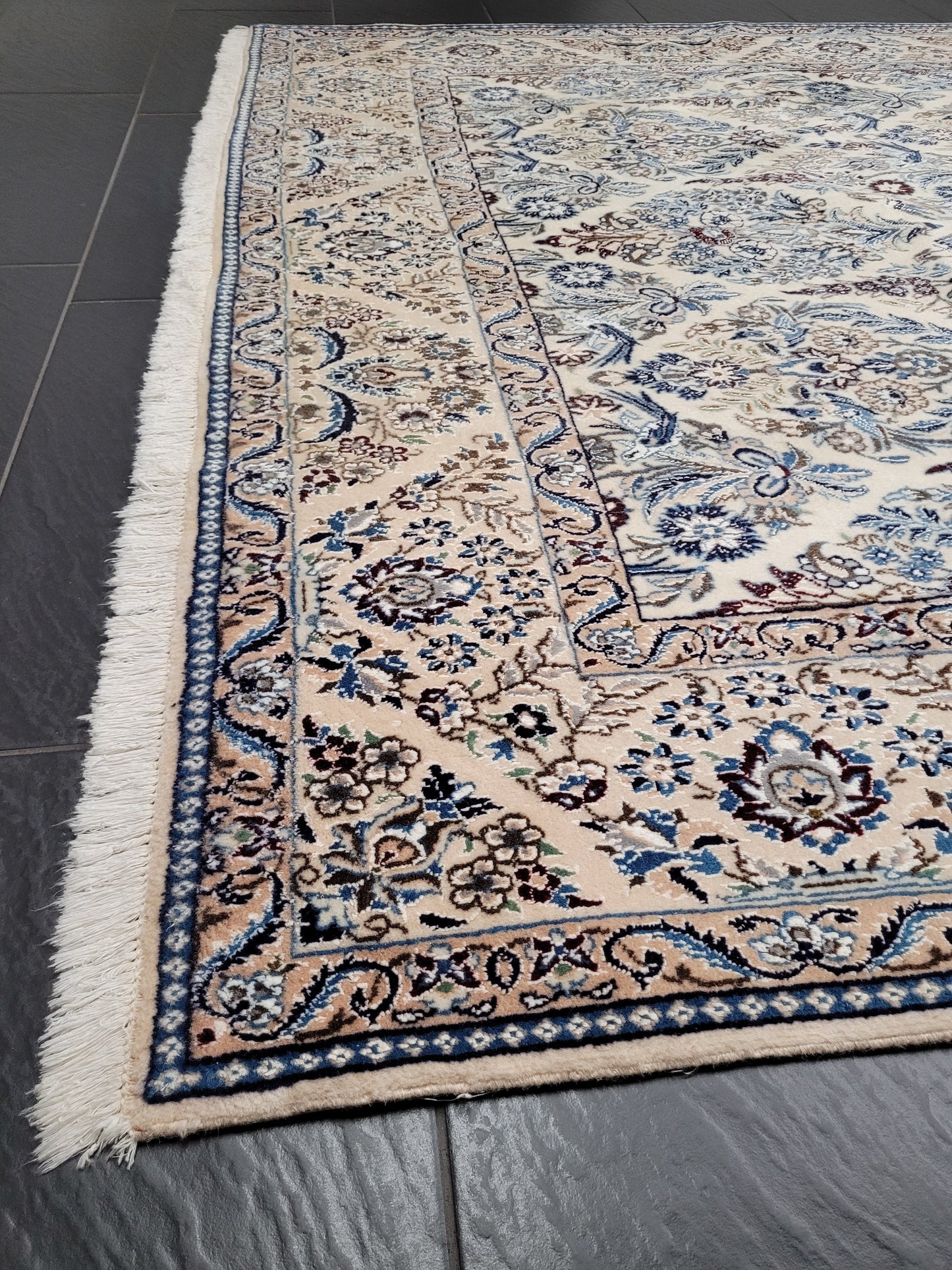 Nain Teppich 300x200 cm feine Korkwolle mit Seide – Vogel- und Blumenmotiv