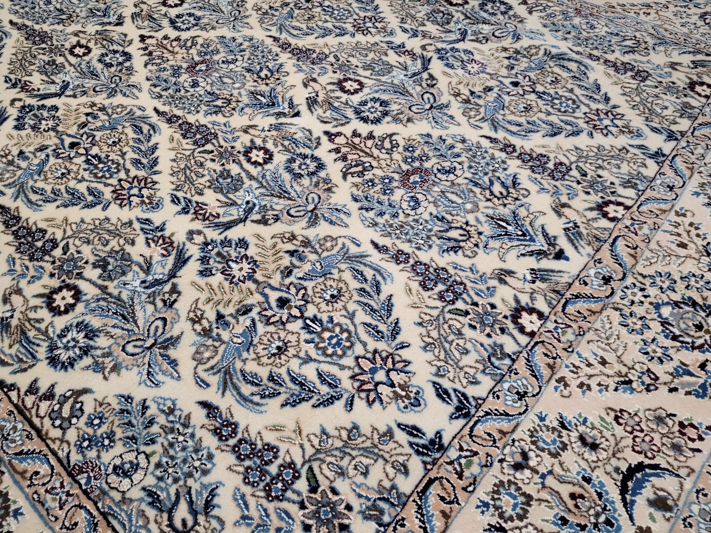 Nain Teppich 300x200 cm feine Korkwolle mit Seide – Vogel- und Blumenmotiv