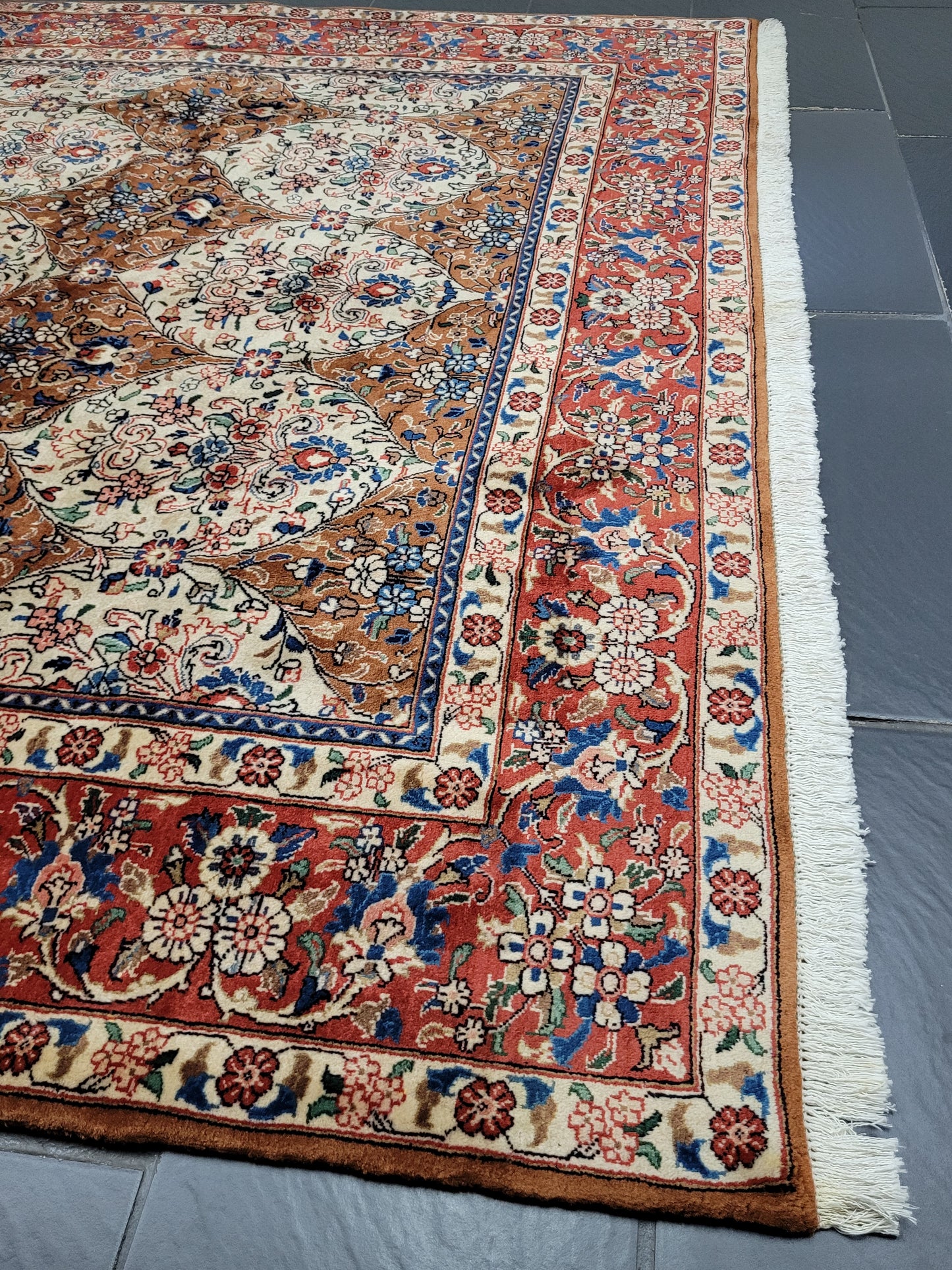 Keshan Teppich Korkwolle florales Medaillonmuster 290x200 cm