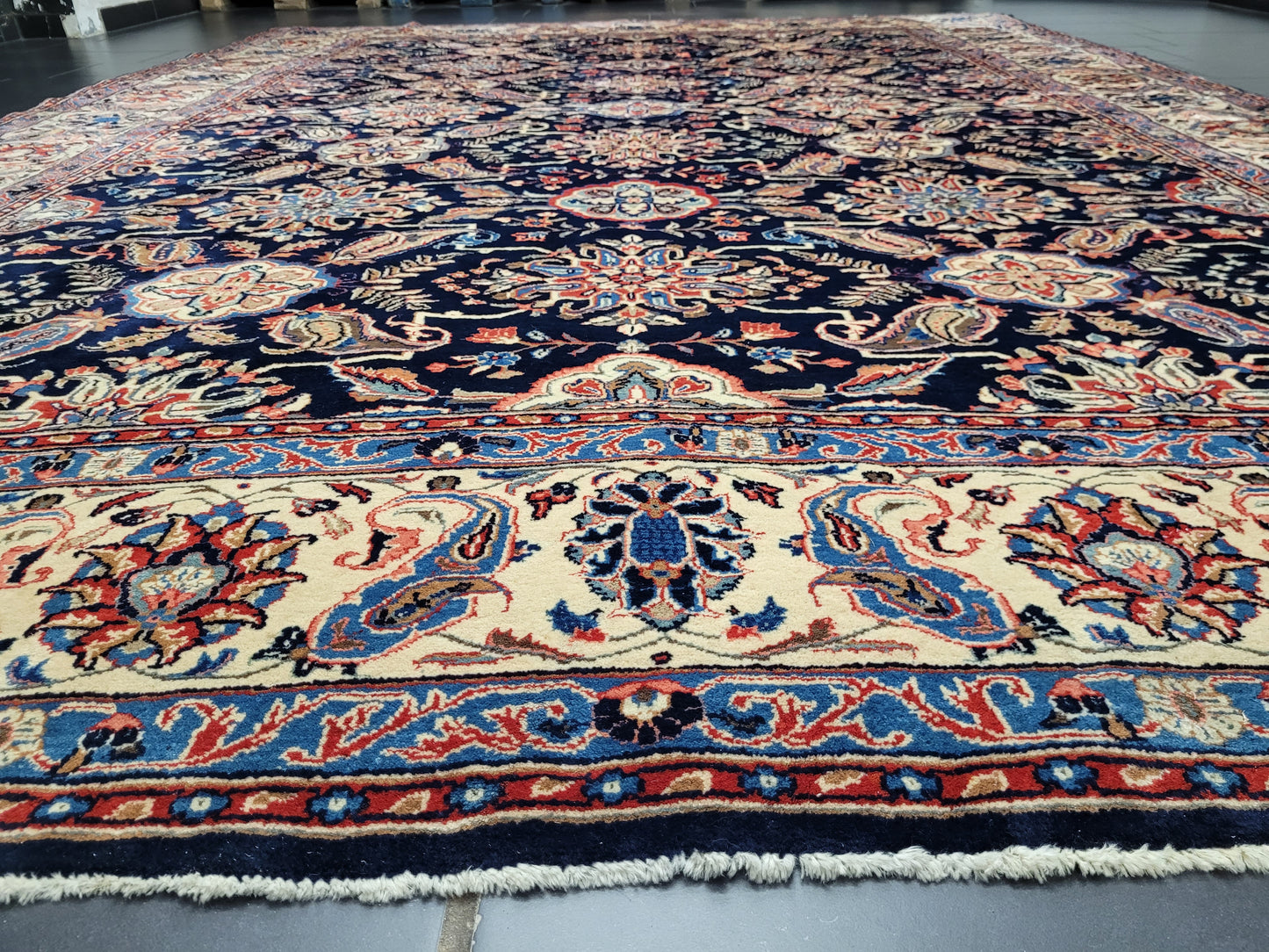 Sarough Teppich Korkwolle florales Design 370x270 cm