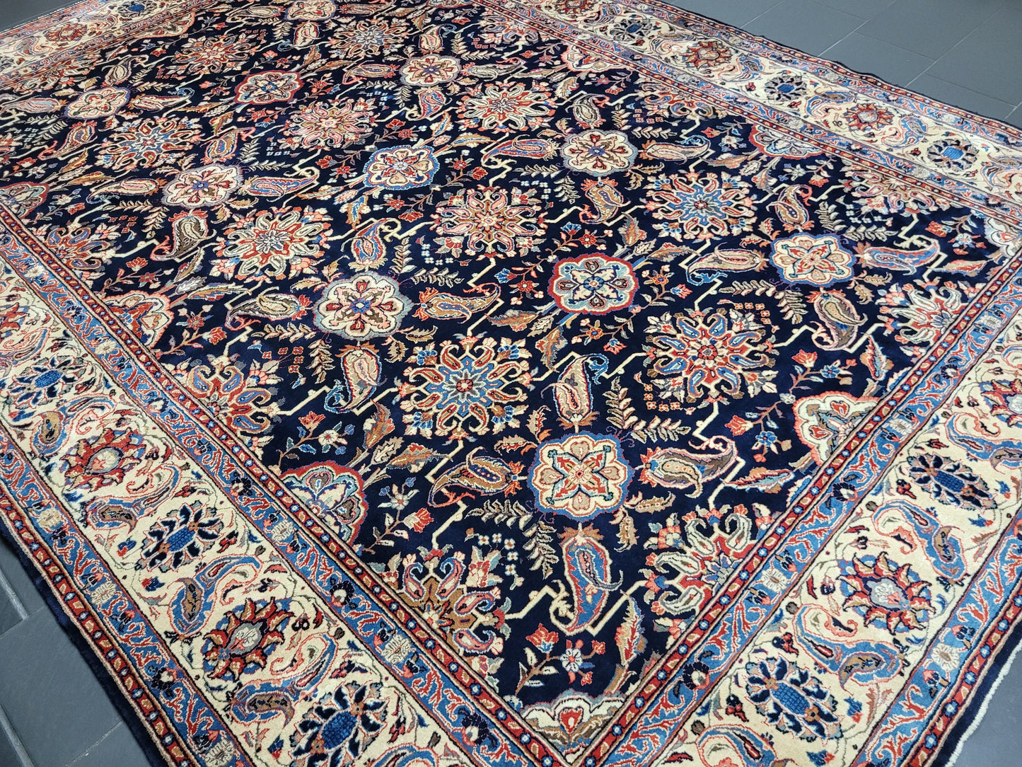 Sarough Teppich Korkwolle florales Design 370x270 cm