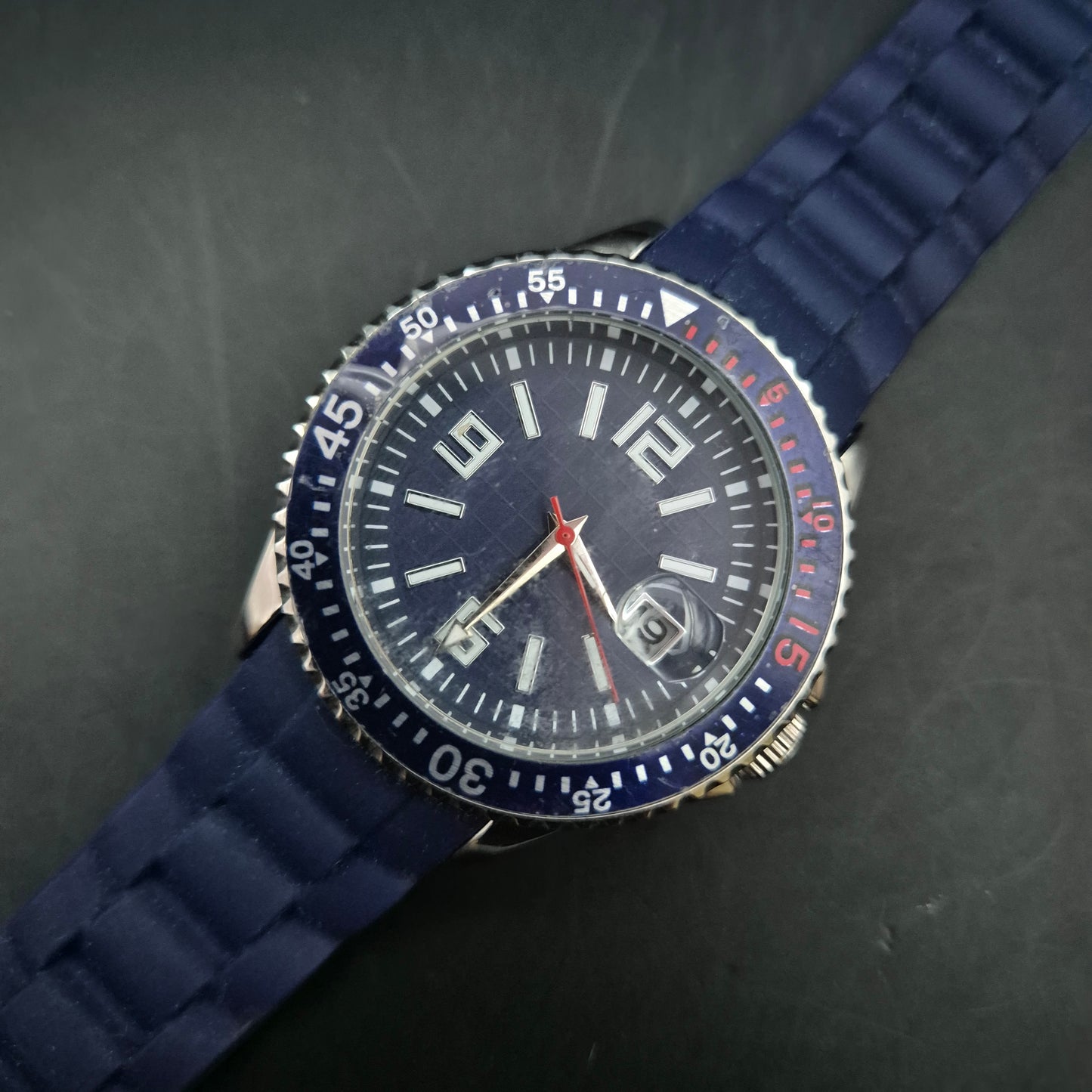 Sportliche Herren Uhr mit blauem Silikonarmband – Wasserdicht und robust