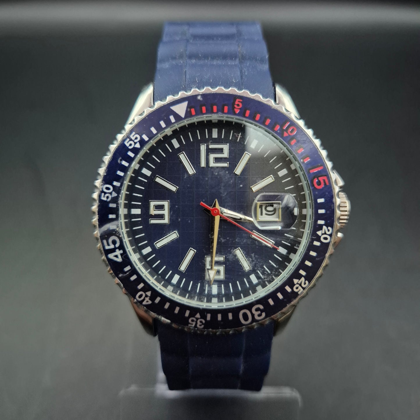 Sportliche Herren Uhr mit blauem Silikonarmband – Wasserdicht und robust