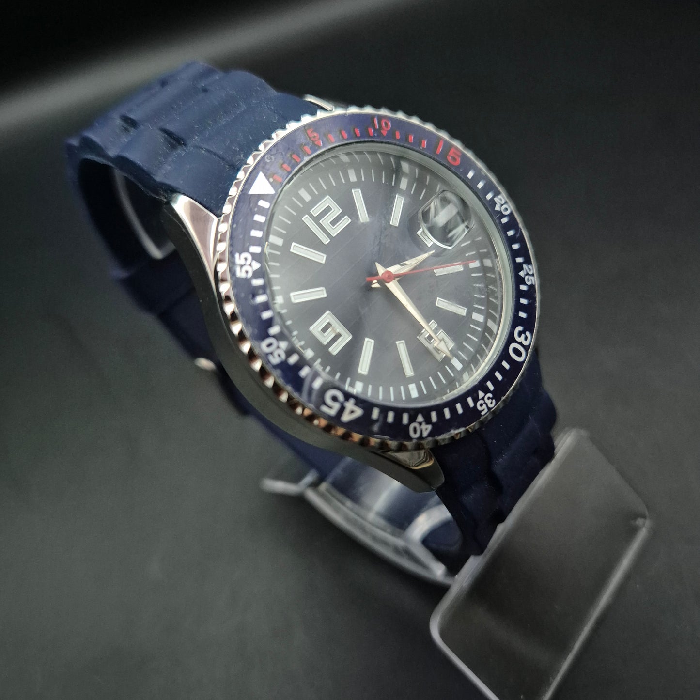 Sportliche Herren Uhr mit blauem Silikonarmband – Wasserdicht und robust