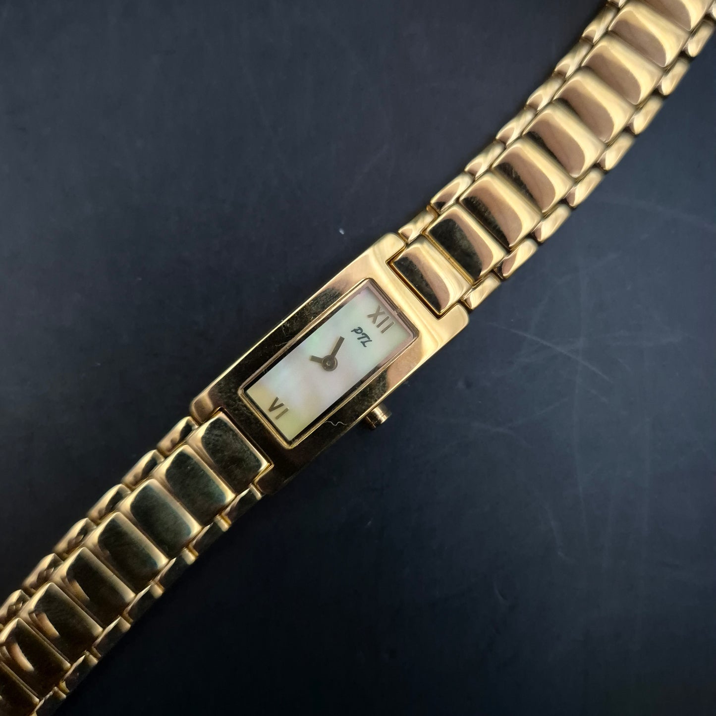 Elegante Damen Uhr von Prisma – Goldenes Design mit klassischer Note