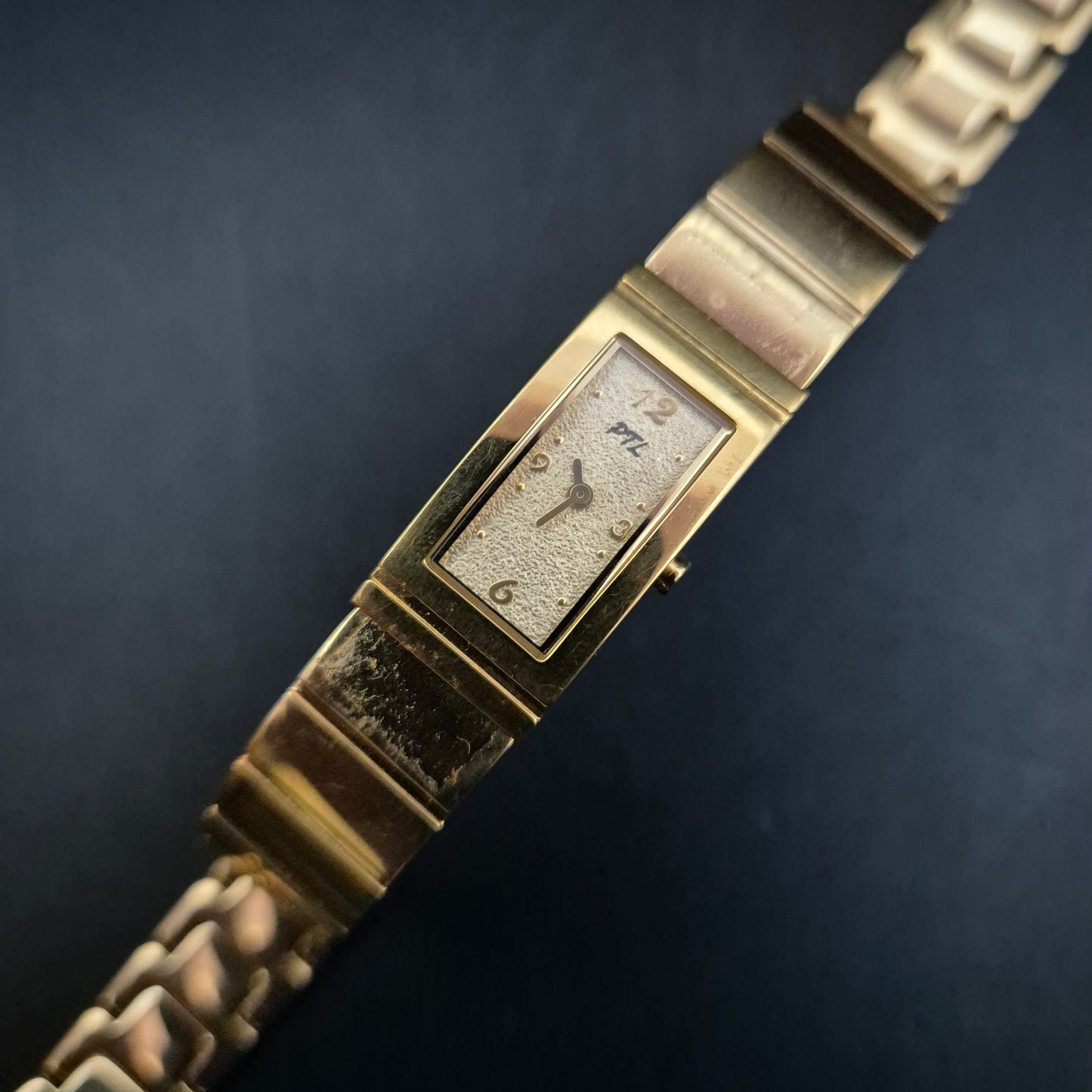 PTL Damen Uhr – Goldfarbenes Edelstahlarmband im eleganten Retro-Stil