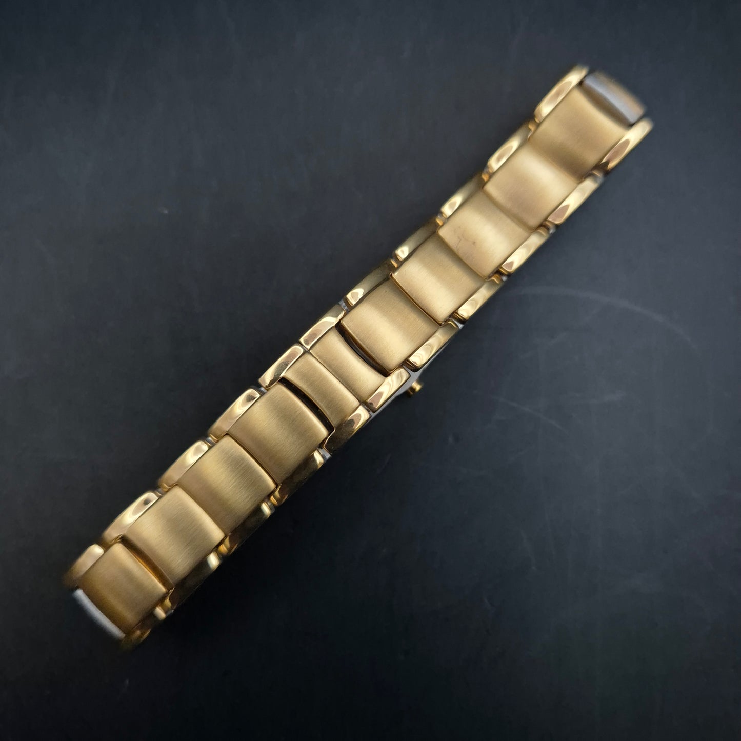 Prisma Damen Uhr – Zweifarbige Edelstahl Uhr mit goldenen Akzenten