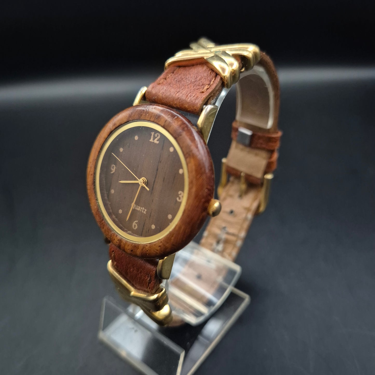 Holzoptik Damen Uhr – Vintage Stil mit braunem Lederarmband
