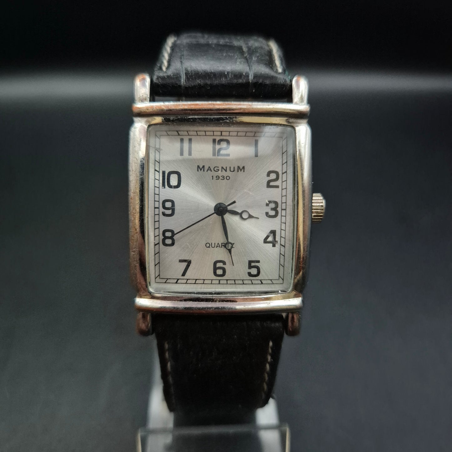 Magnum Herren Uhr – Klassisches Design mit rechteckigem Gehäuse