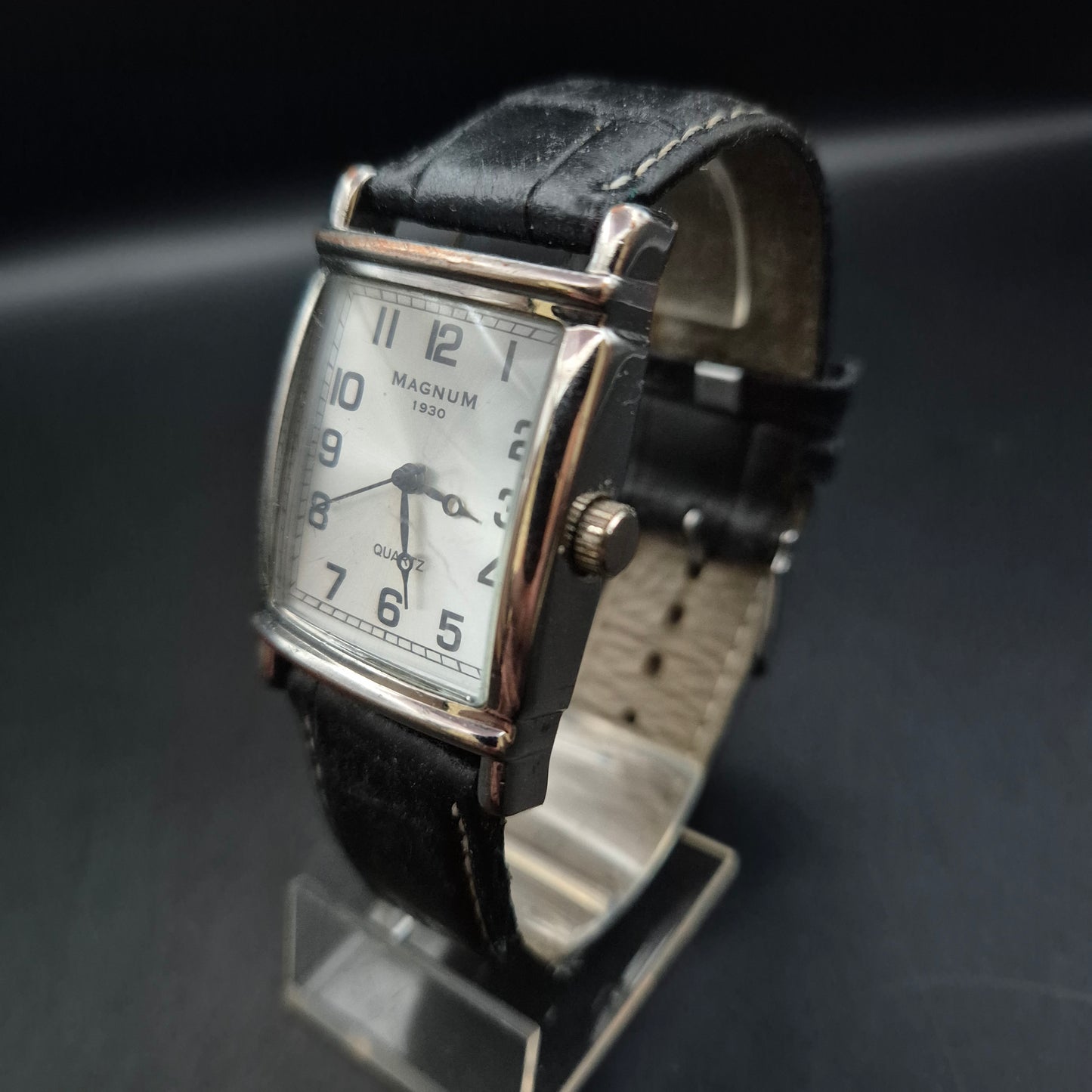 Magnum Herren Uhr – Klassisches Design mit rechteckigem Gehäuse