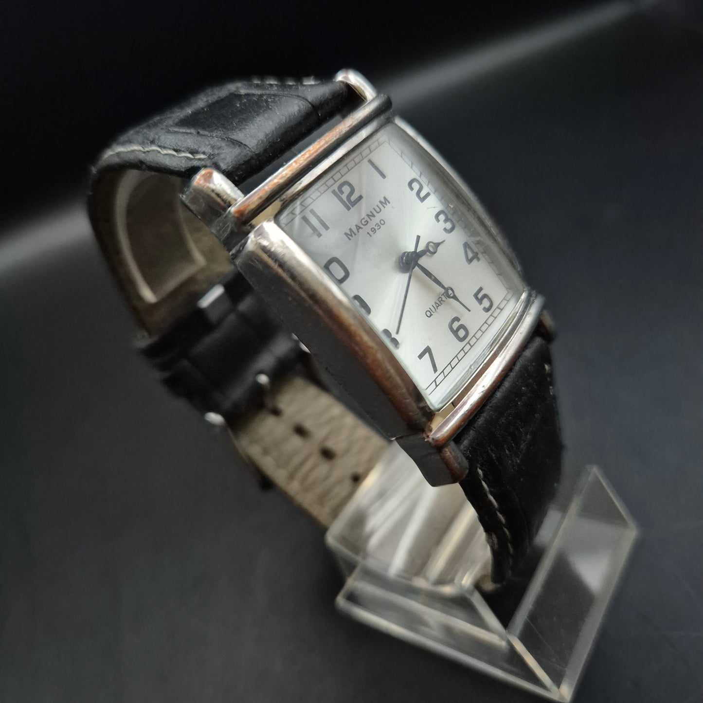 Magnum Herren Uhr – Klassisches Design mit rechteckigem Gehäuse