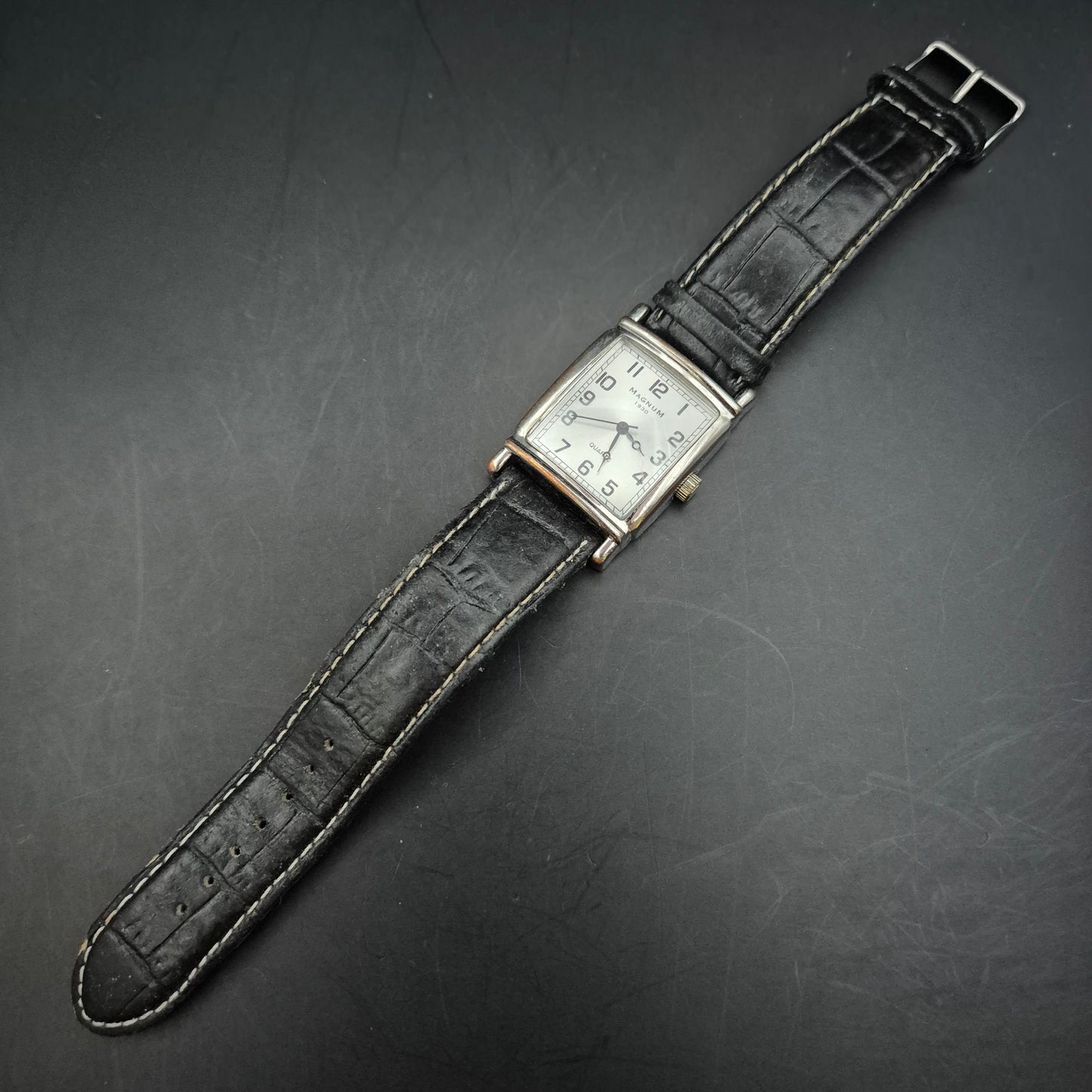 Magnum Herren Uhr – Klassisches Design mit rechteckigem Gehäuse