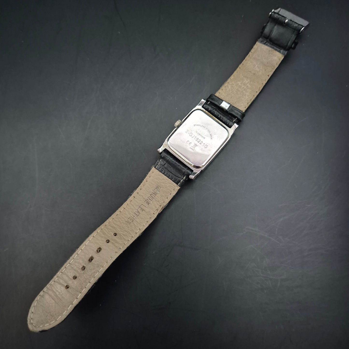 Magnum Herren Uhr – Klassisches Design mit rechteckigem Gehäuse