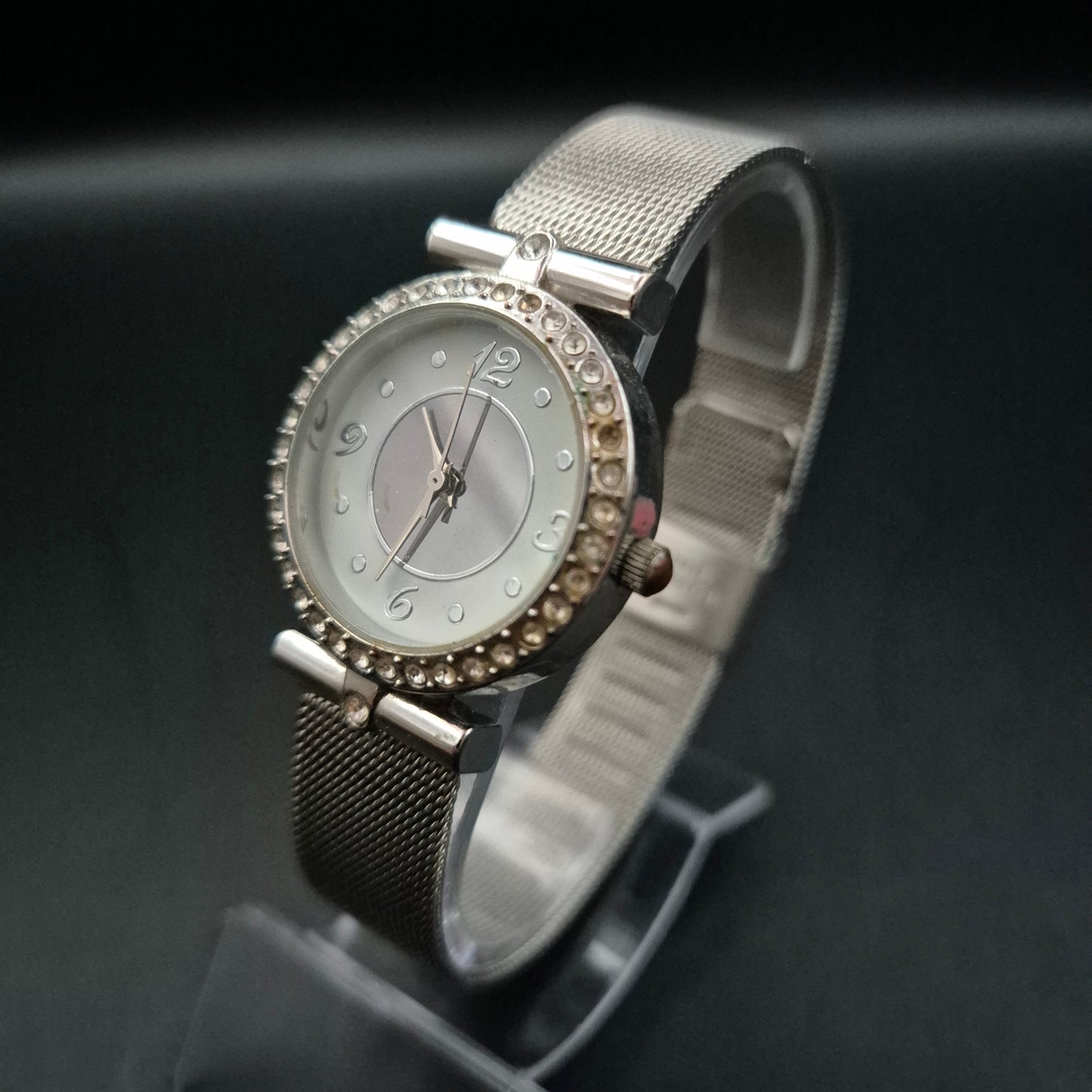 LBVYR Damen Uhr – Silberne Mesh Uhr mit Strassrand