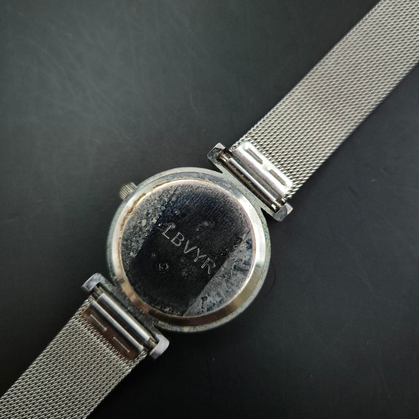 LBVYR Damen Uhr – Silberne Mesh Uhr mit Strassrand