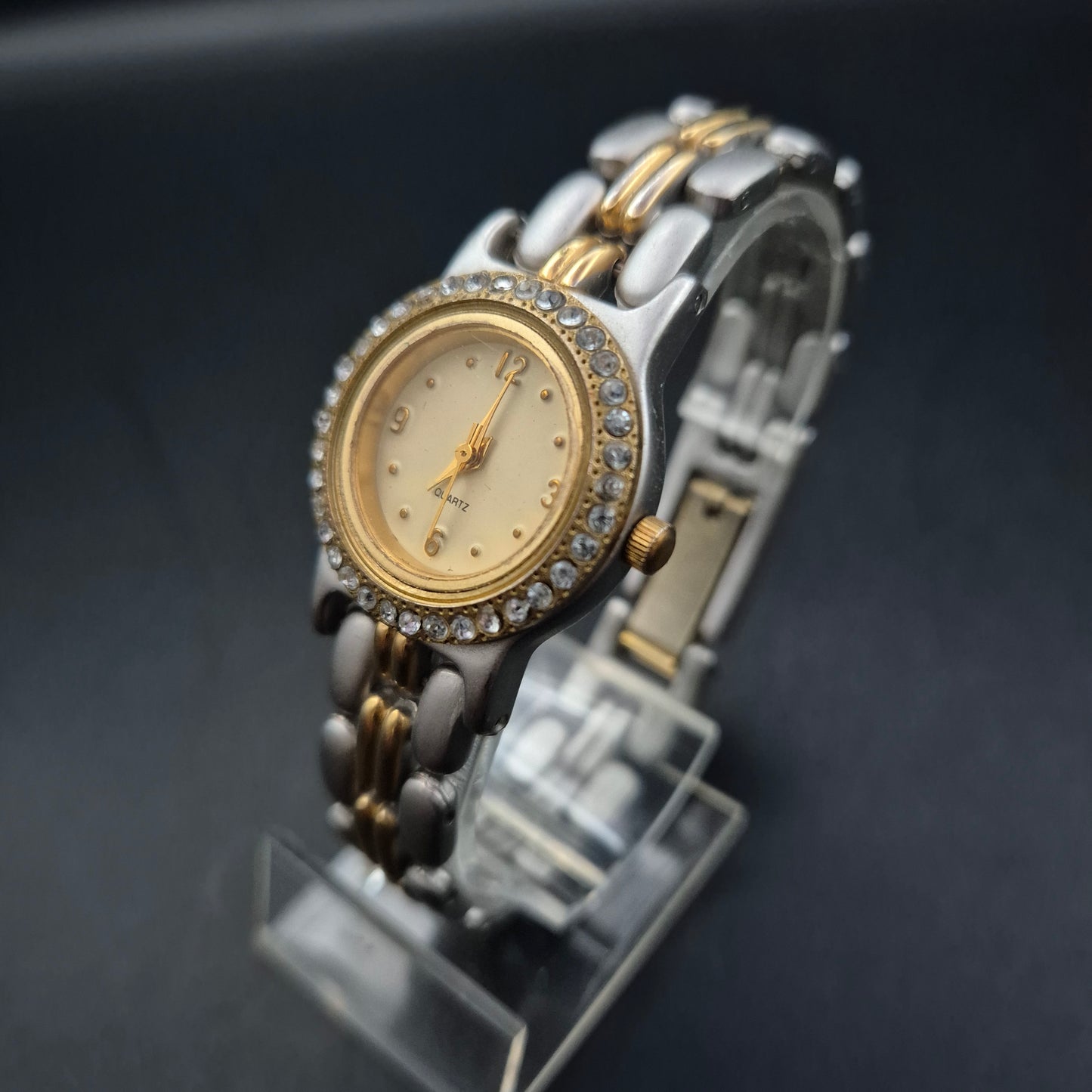 Damen Uhr – Zweifarbige Strass-Uhr im eleganten Vintage-Stil