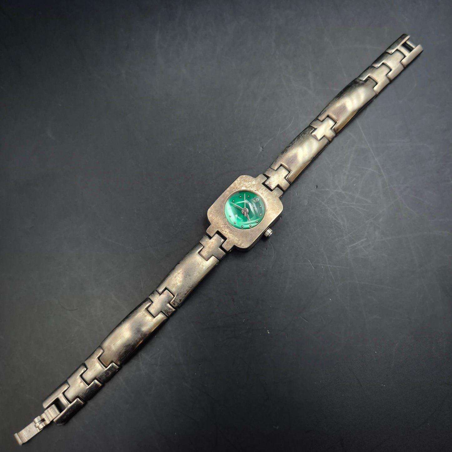 RONICA Damen Uhr – Vintage Edelstahl Design mit grünem Zifferblatt