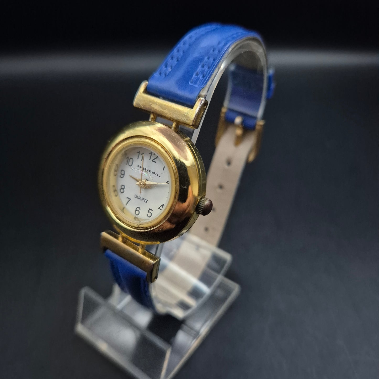 PEARL Damen Uhr – Goldfarbenes Gehäuse mit blauem Armband
