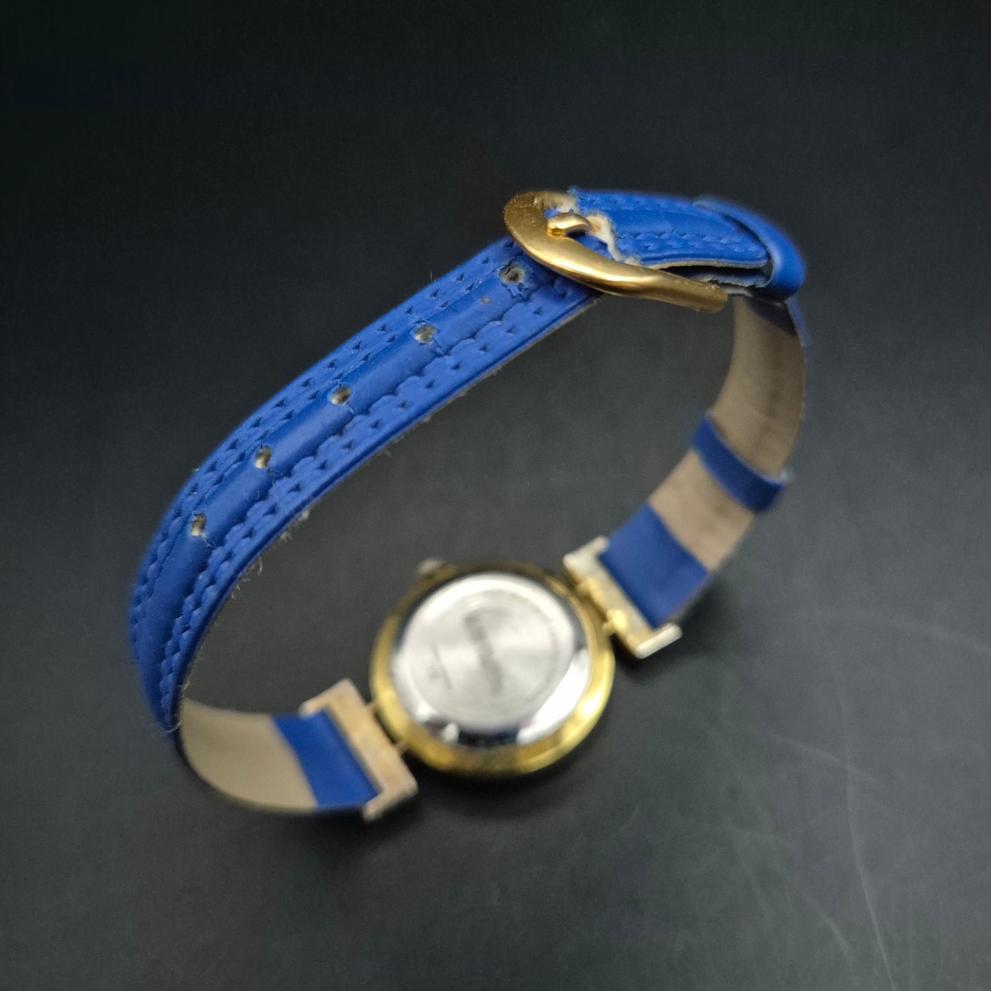 PEARL Damen Uhr – Goldfarbenes Gehäuse mit blauem Armband