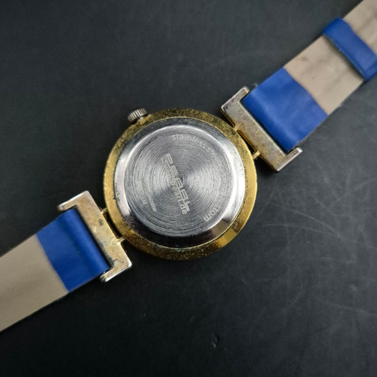 PEARL Damen Uhr – Goldfarbenes Gehäuse mit blauem Armband