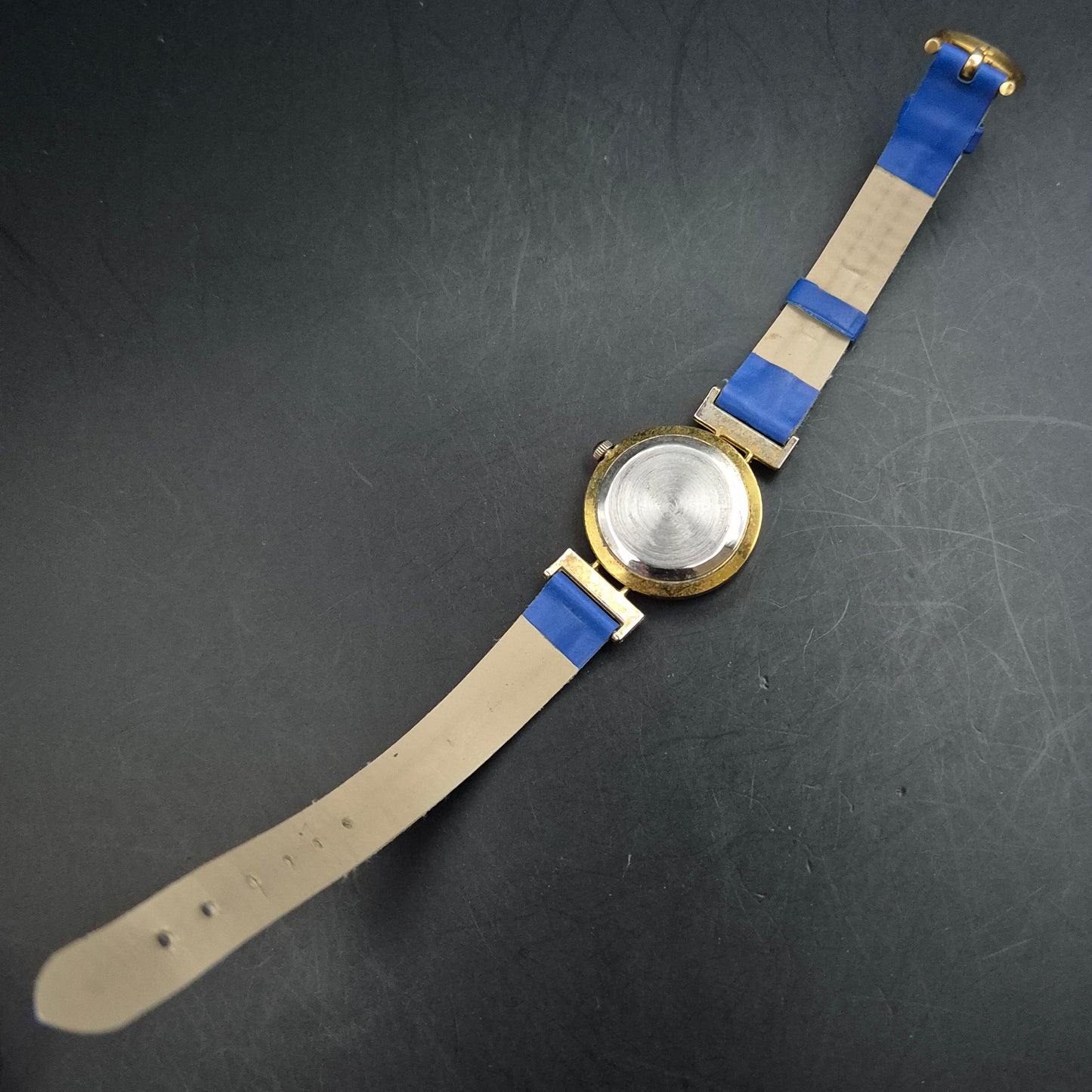 PEARL Damen Uhr – Goldfarbenes Gehäuse mit blauem Armband