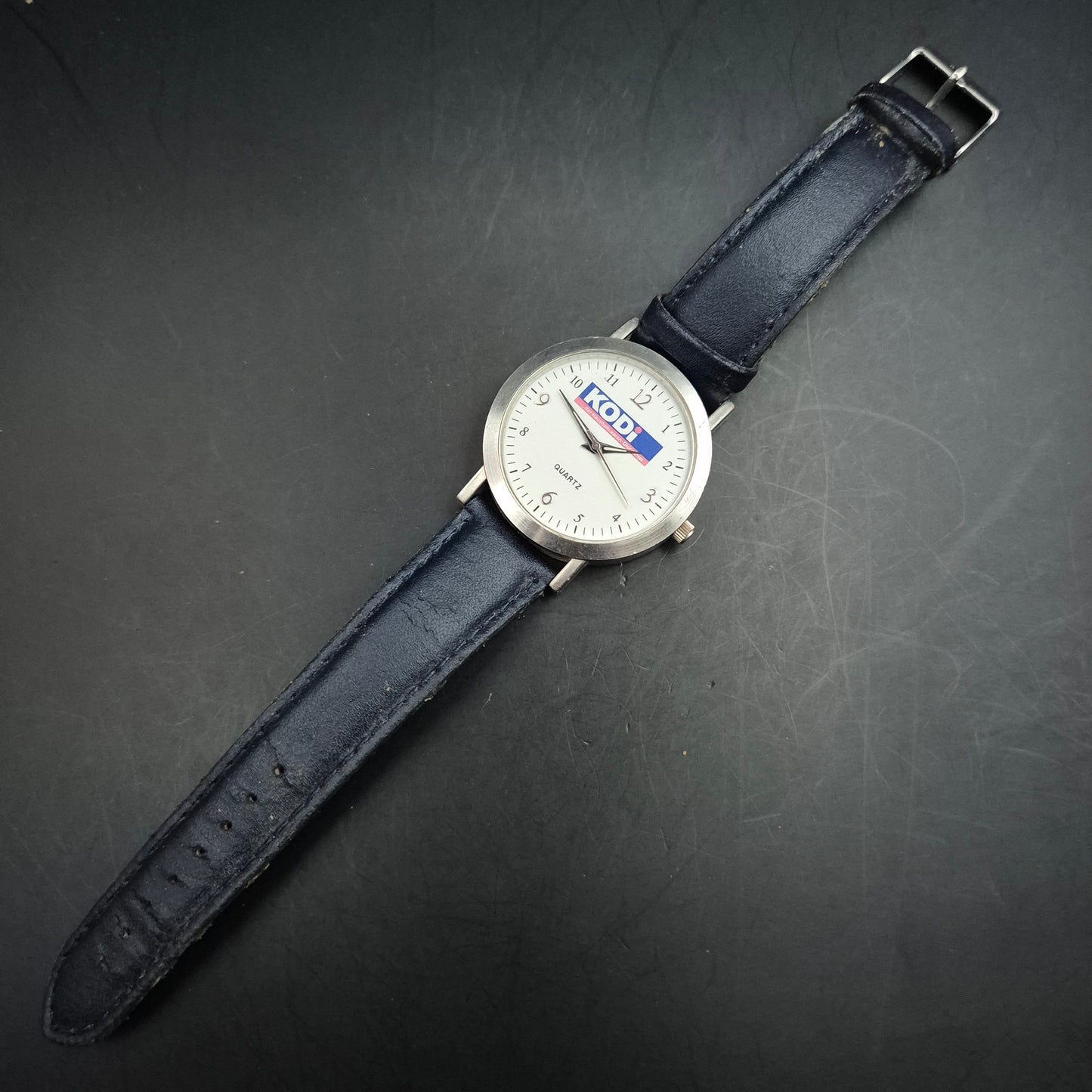 Schlichte KODi Herren Uhr – Werbeuhr mit Lederarmband