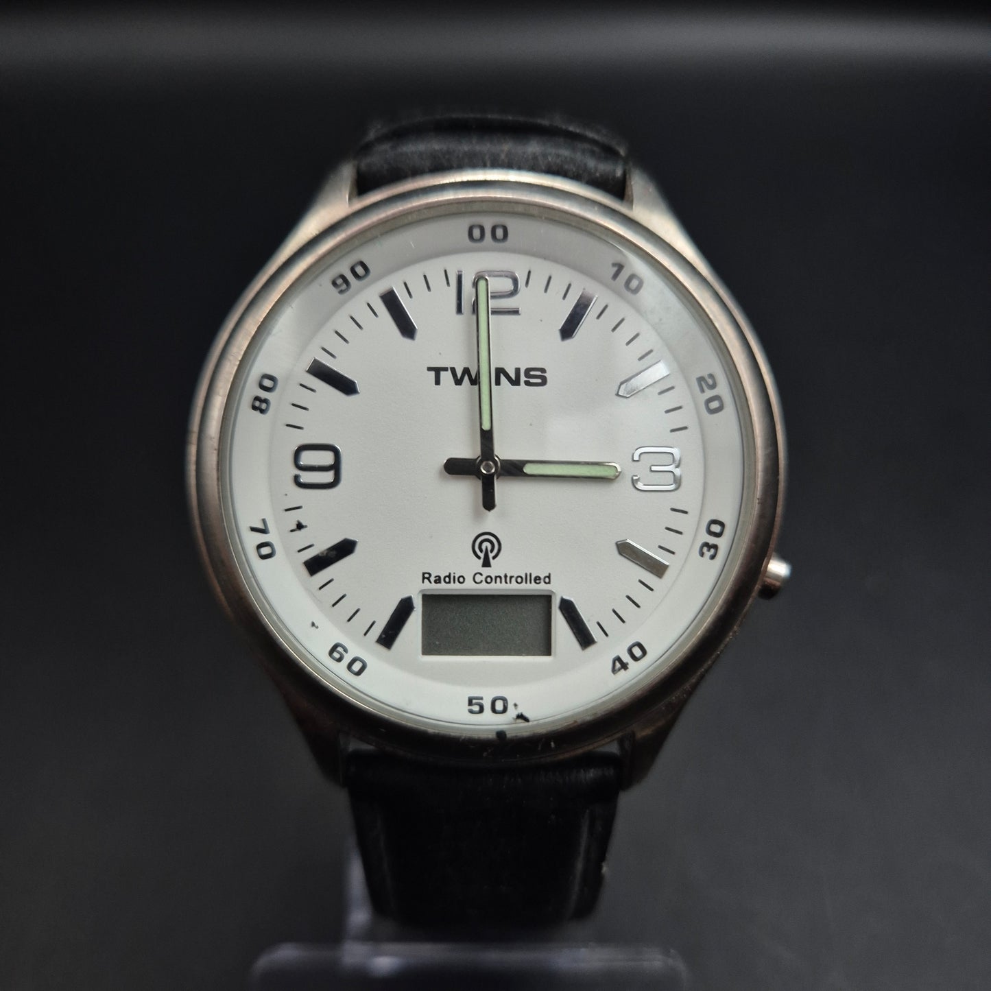 TWINS Herren Uhr – Funkgesteuert mit Digitalanzeige & Lederarmband