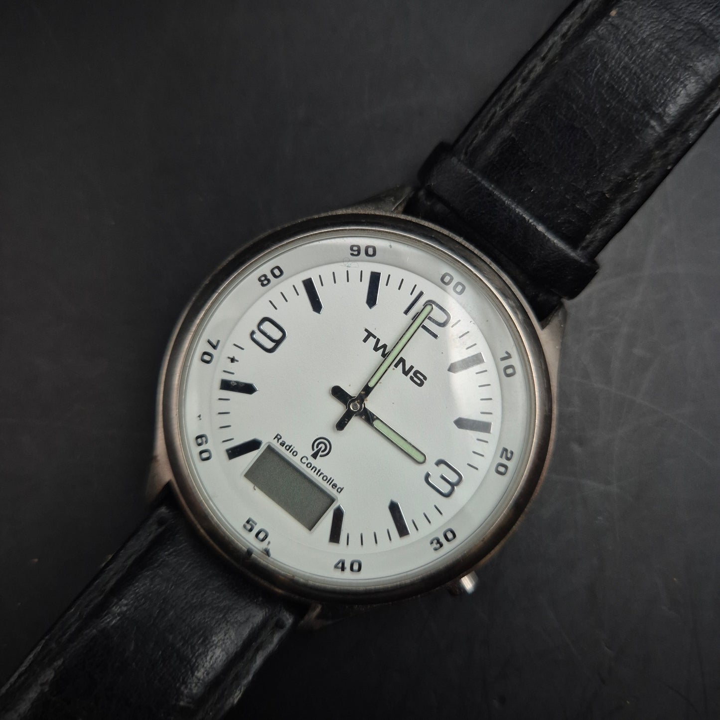 TWINS Herren Uhr – Funkgesteuert mit Digitalanzeige & Lederarmband