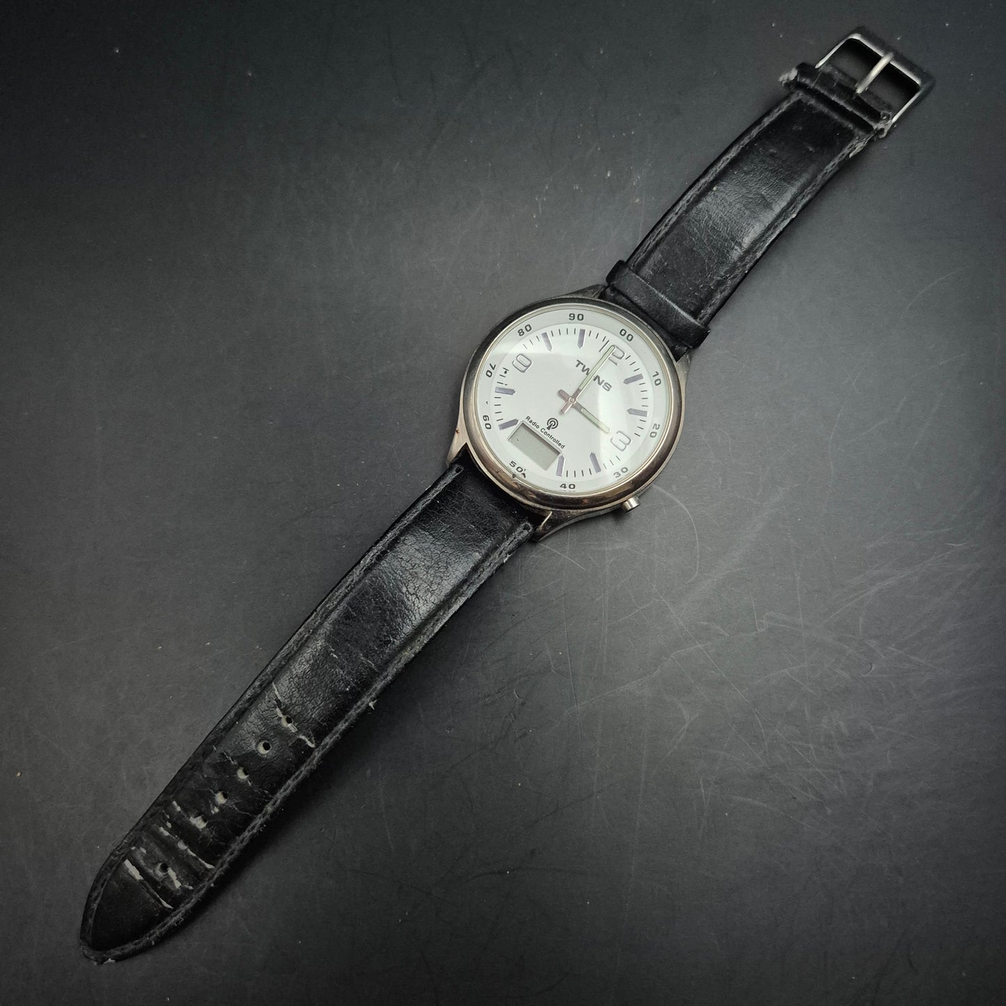 TWINS Herren Uhr – Funkgesteuert mit Digitalanzeige & Lederarmband