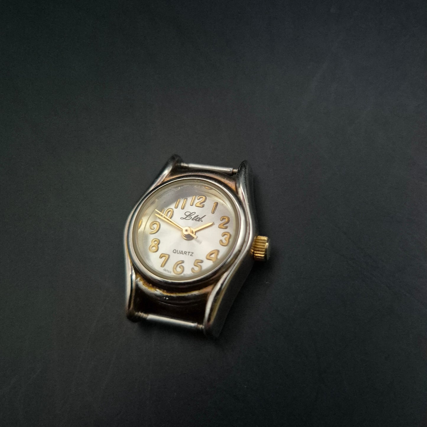 Stilvolle Litor Damen Uhr – Zweifarbiges Design mit goldenen Zahlen