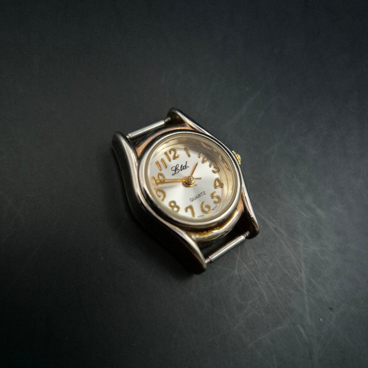 Stilvolle Litor Damen Uhr – Zweifarbiges Design mit goldenen Zahlen