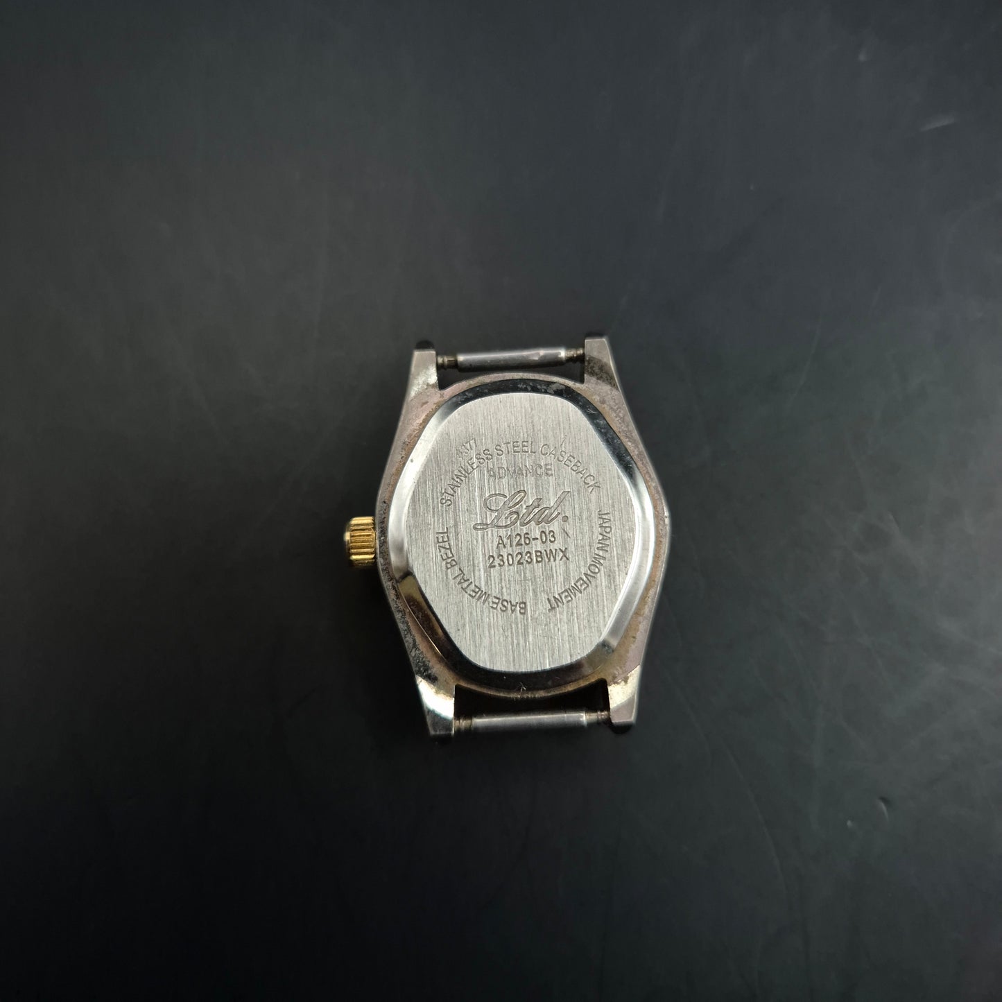 Stilvolle Litor Damen Uhr – Zweifarbiges Design mit goldenen Zahlen