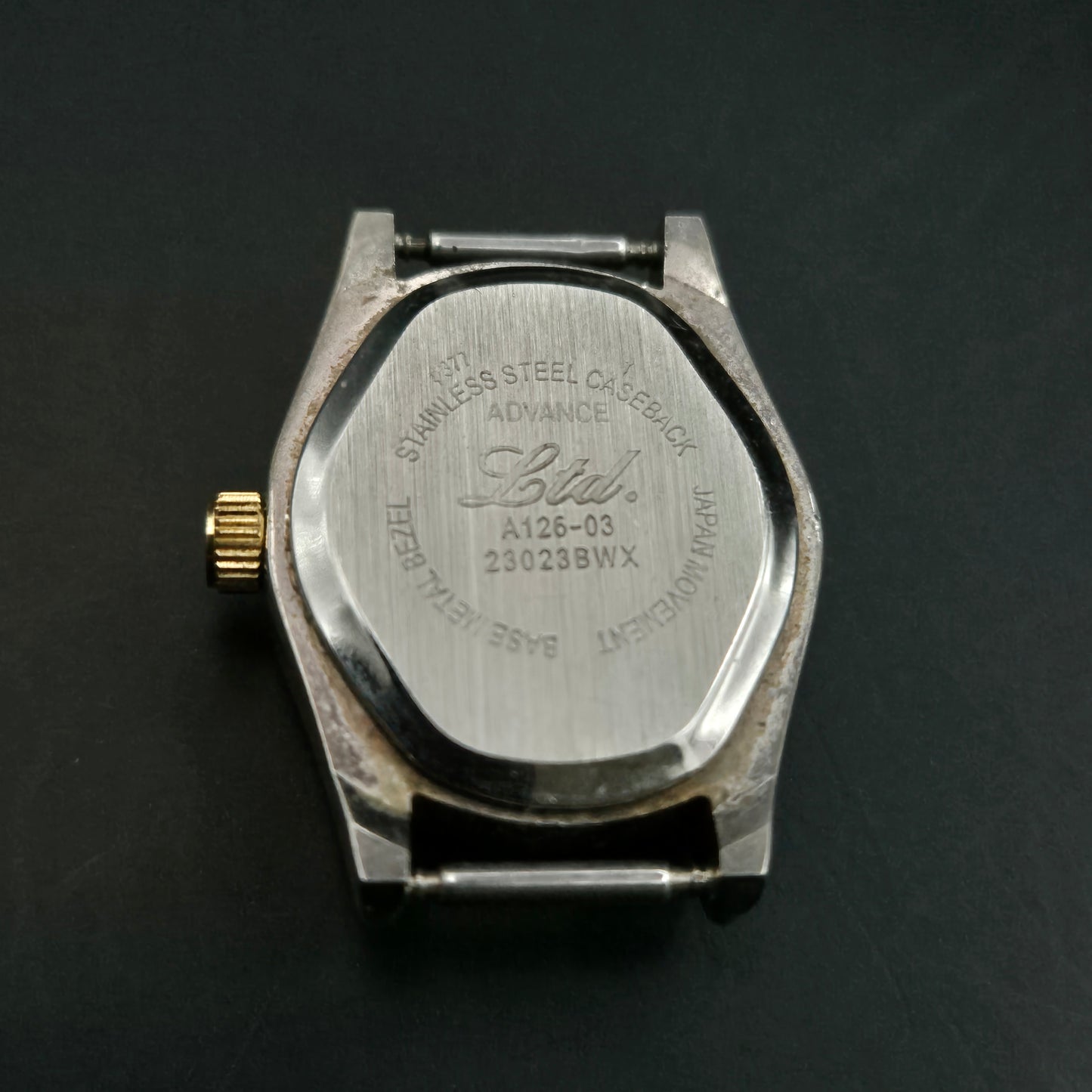 Stilvolle Litor Damen Uhr – Zweifarbiges Design mit goldenen Zahlen