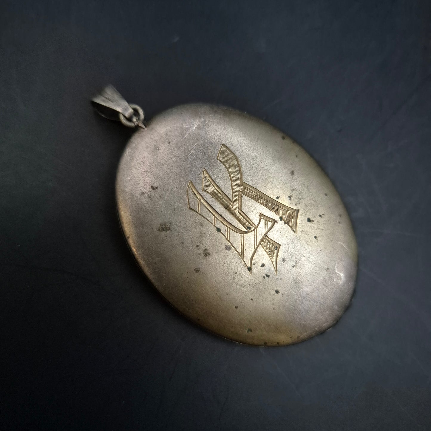 Antiker Medaillon Anhänger aus Silber – Vogelmotiv im Jugendstil