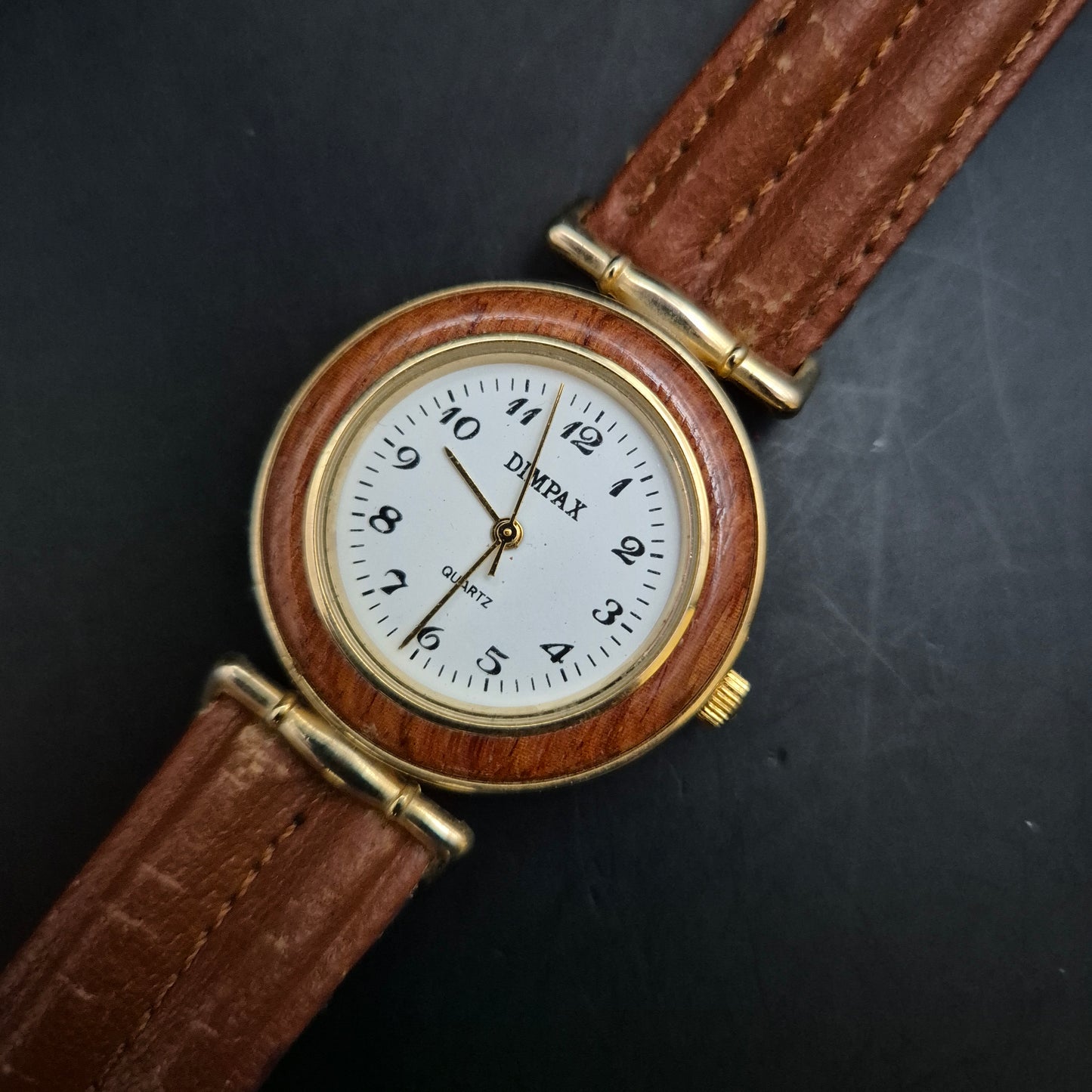 Dimpex Damen Uhr mit Holz-Akzenten und braunem Lederband