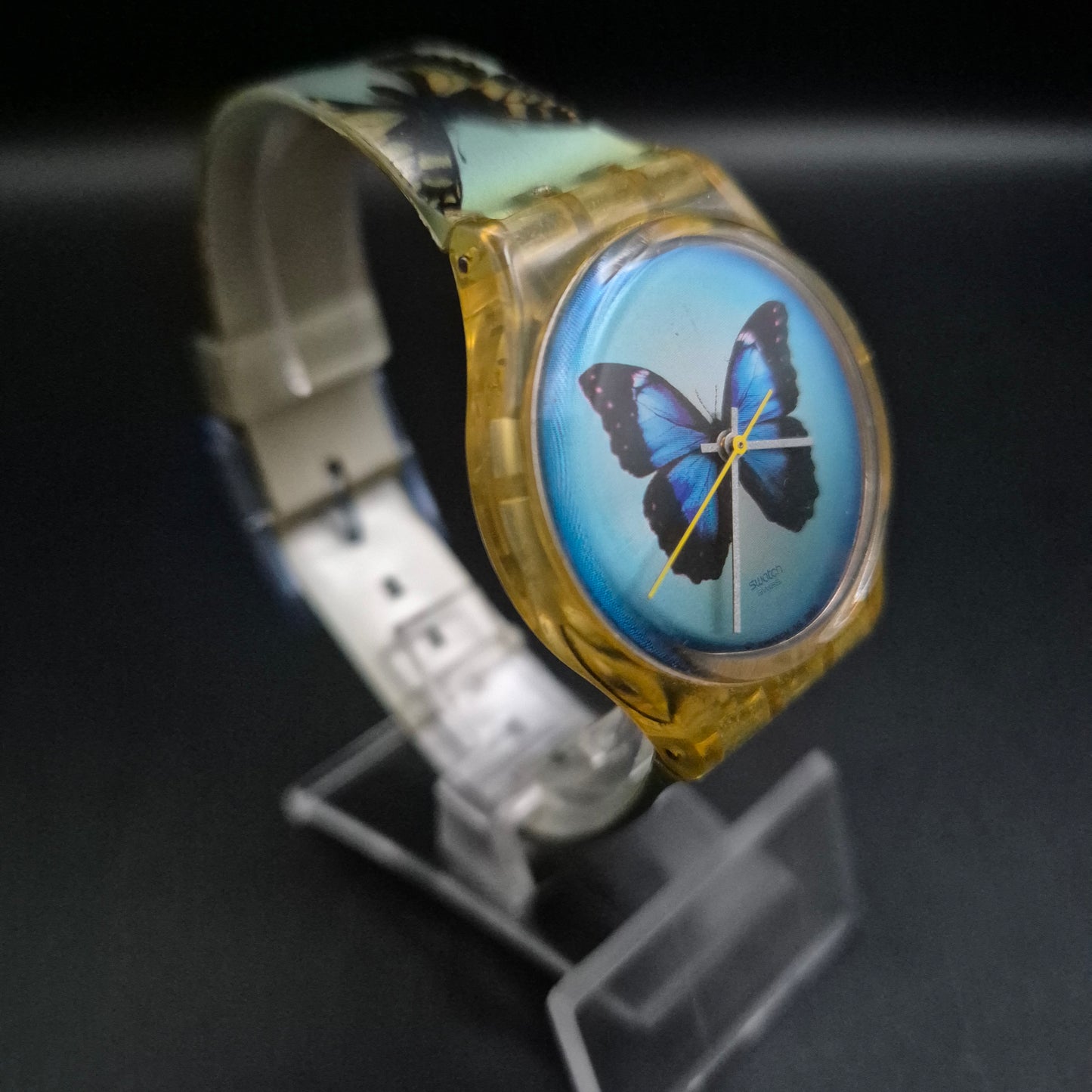 Swatch Damen Uhr mit Schmetterlingsmotiv – Buntes 90er Design