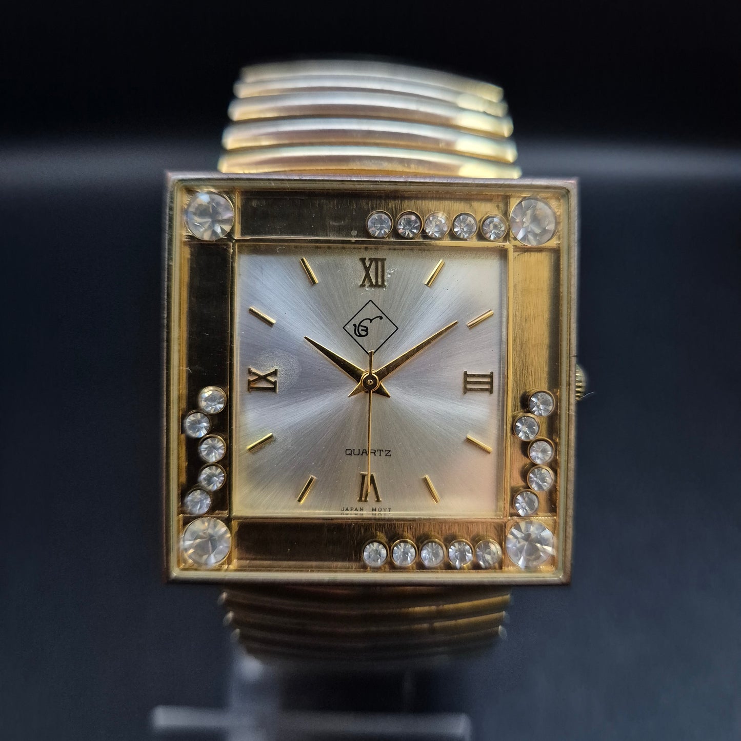 Glamouröse Damen Uhr – Quadratisches Design mit Strass