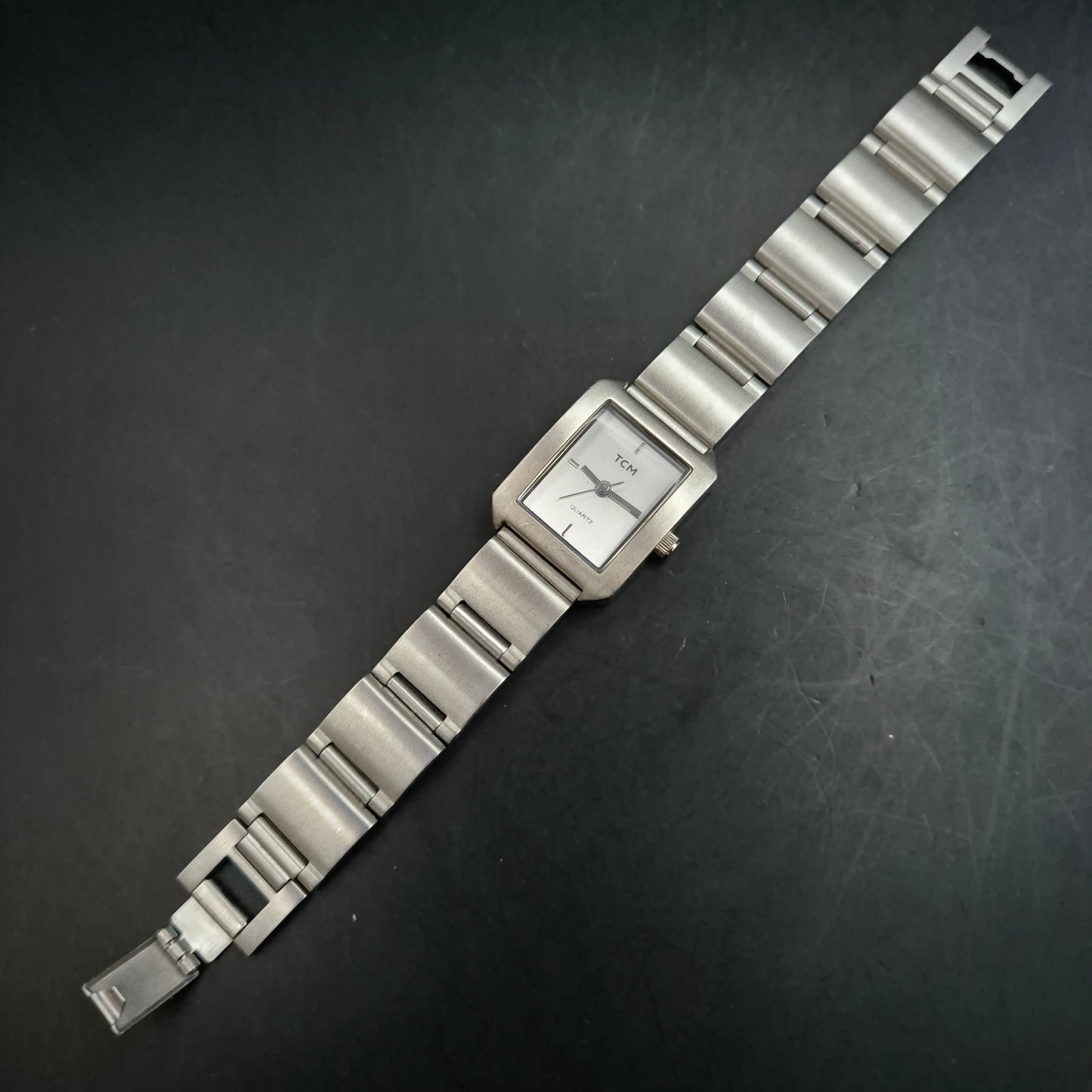 TCM Damen Uhr – Minimalistisches Edelstahl Design